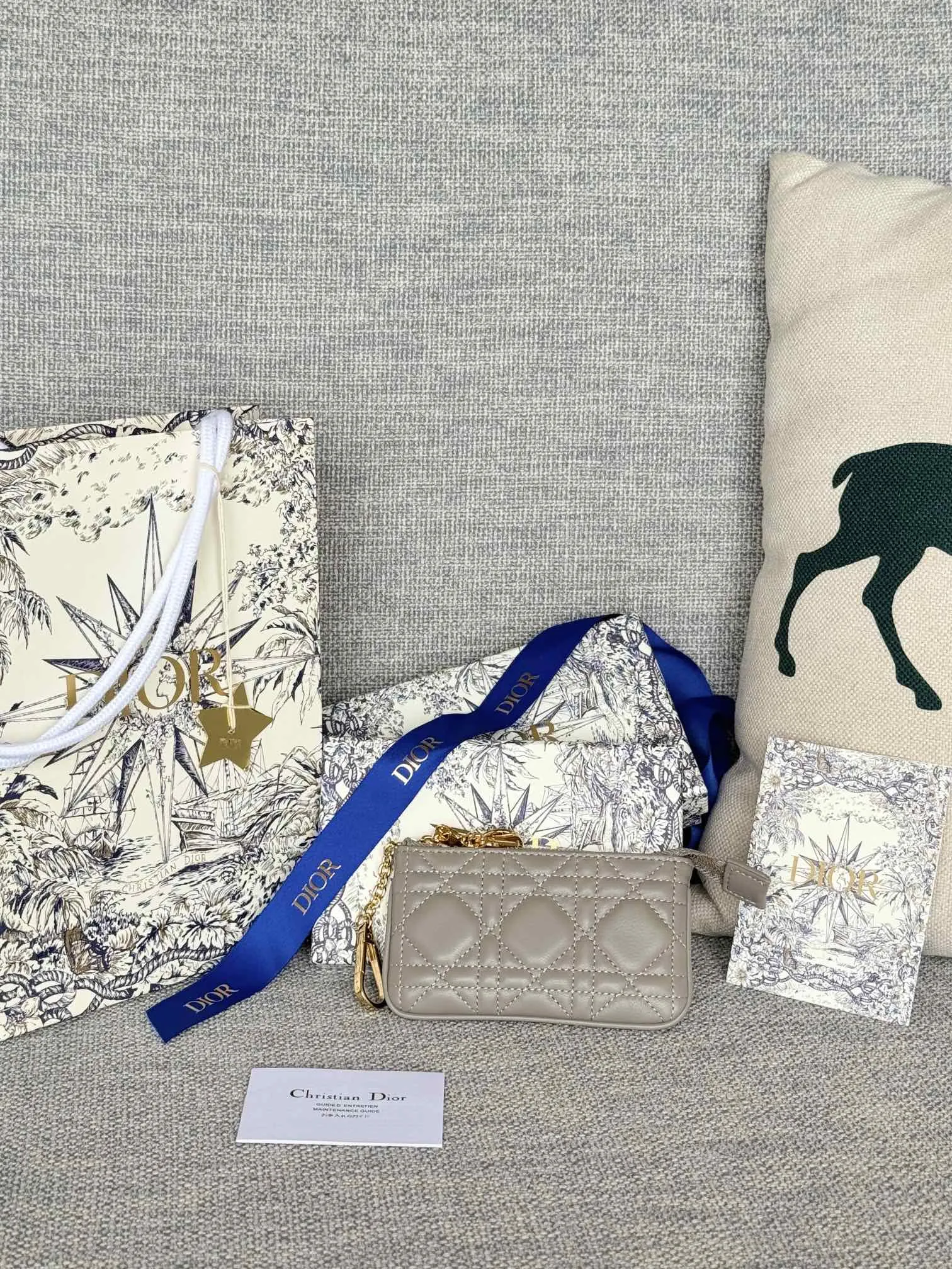 ディオール カロ 30 モンテーニュ グリシーヌ コインポーチ