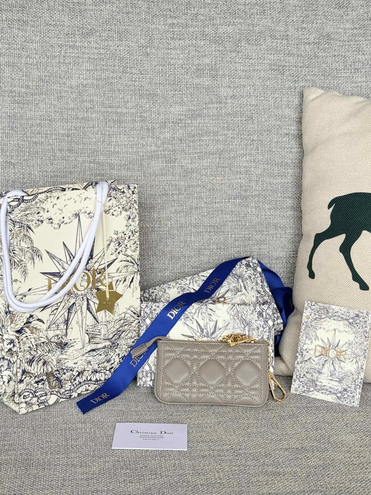 ディオール カロ 30 モンテーニュ グリシーヌ コインポーチ - 画像 (3)