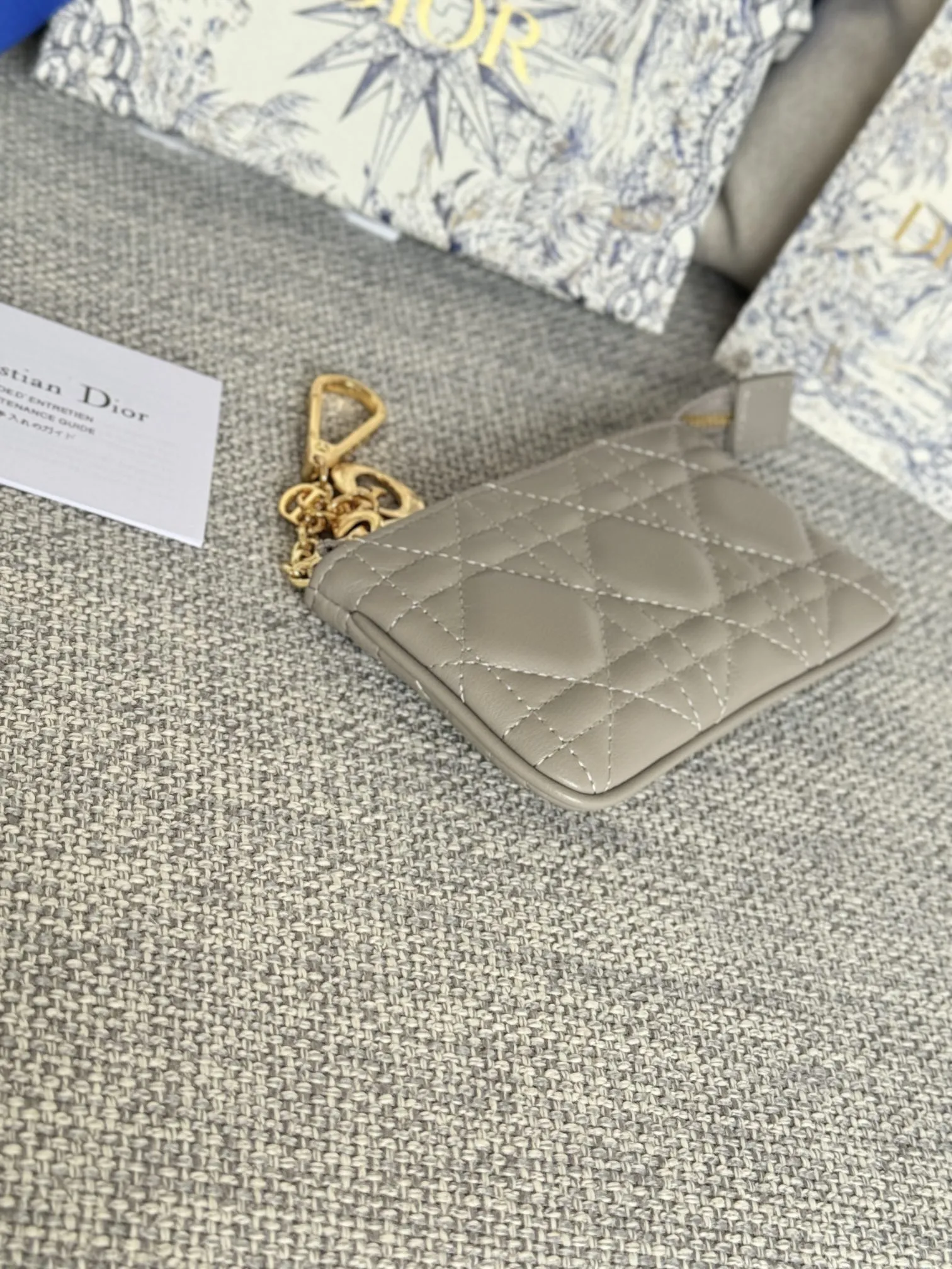 ディオール カロ 30 モンテーニュ グリシーヌ コインポーチ - 画像 (6)