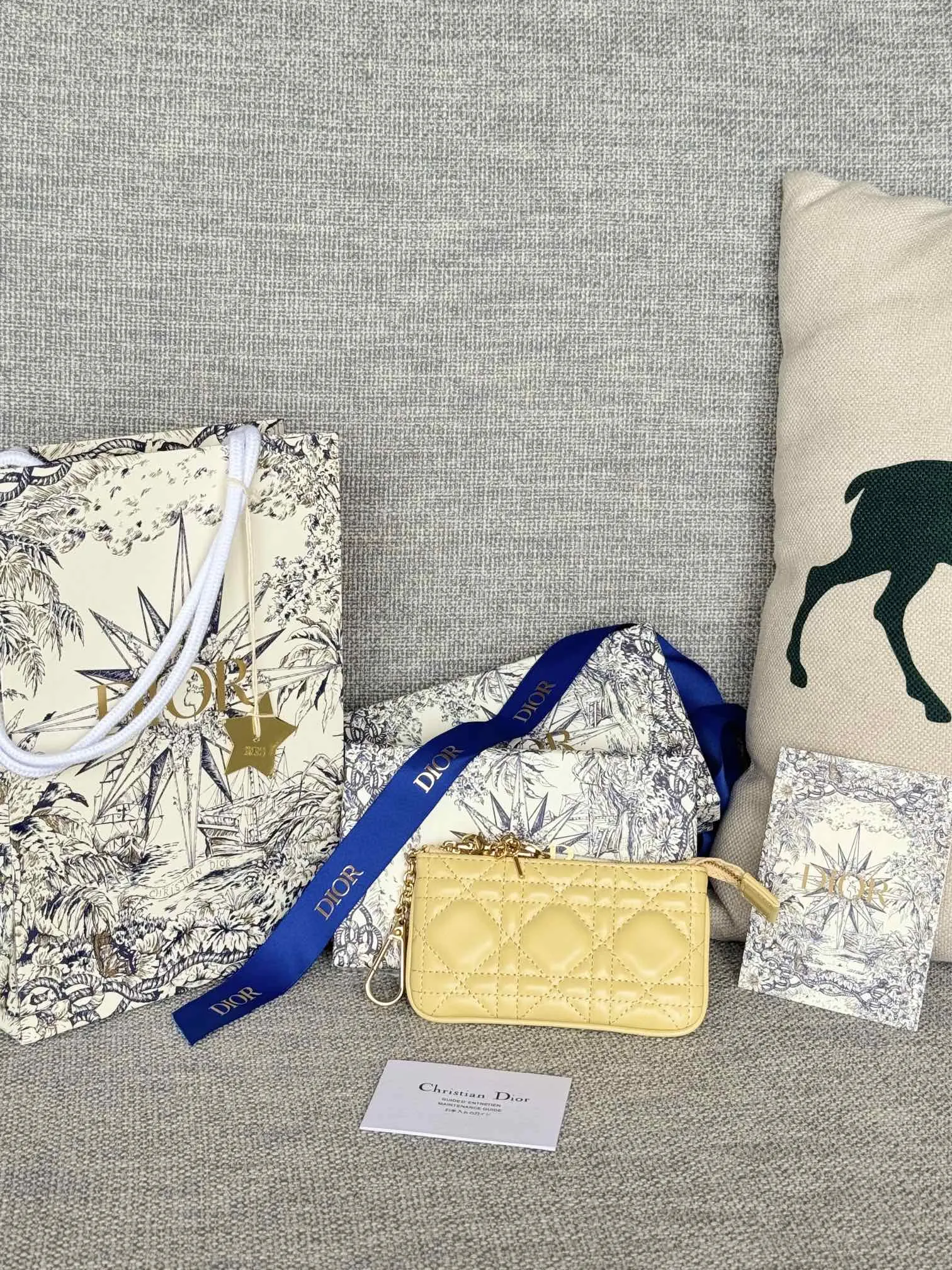 ディオール カロ 30 モンテーニュ グリシーヌ ウォレット