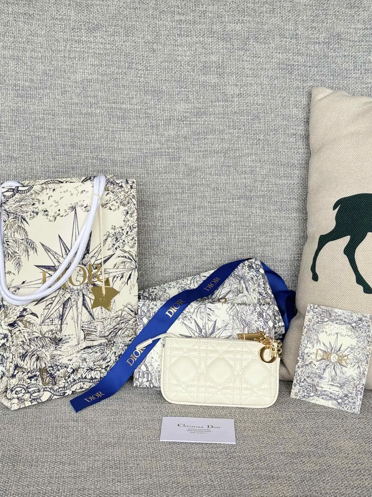 ディオール カロ 30 モンテーニュ グリシーヌ コインポーチ - 画像 (3)