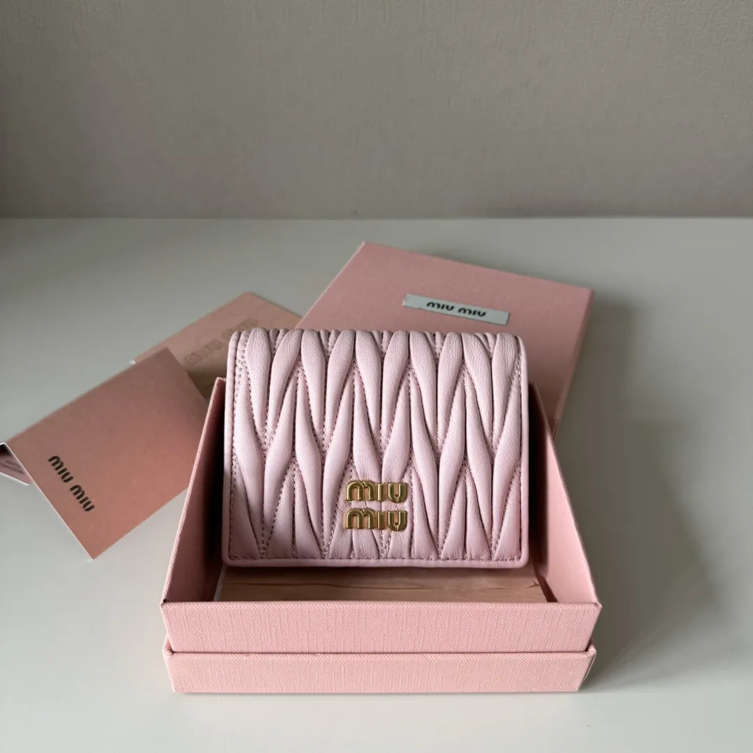 ミュウミュウ ポケットウォレット 5MV204 ライトピンク マトラッセ