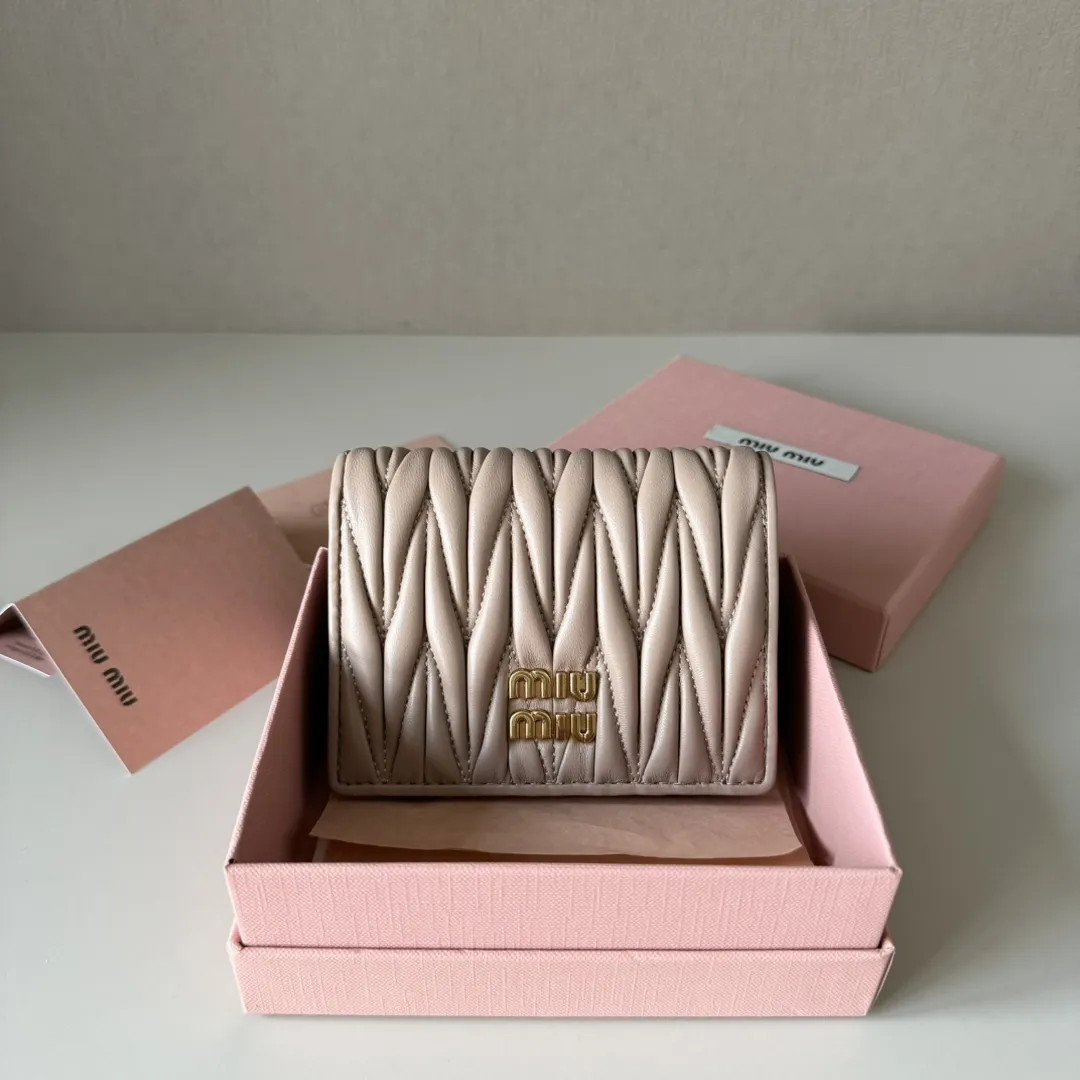 ミュウミュウ ポケットウォレット 5MV204 ヌードピンク マトラッセ