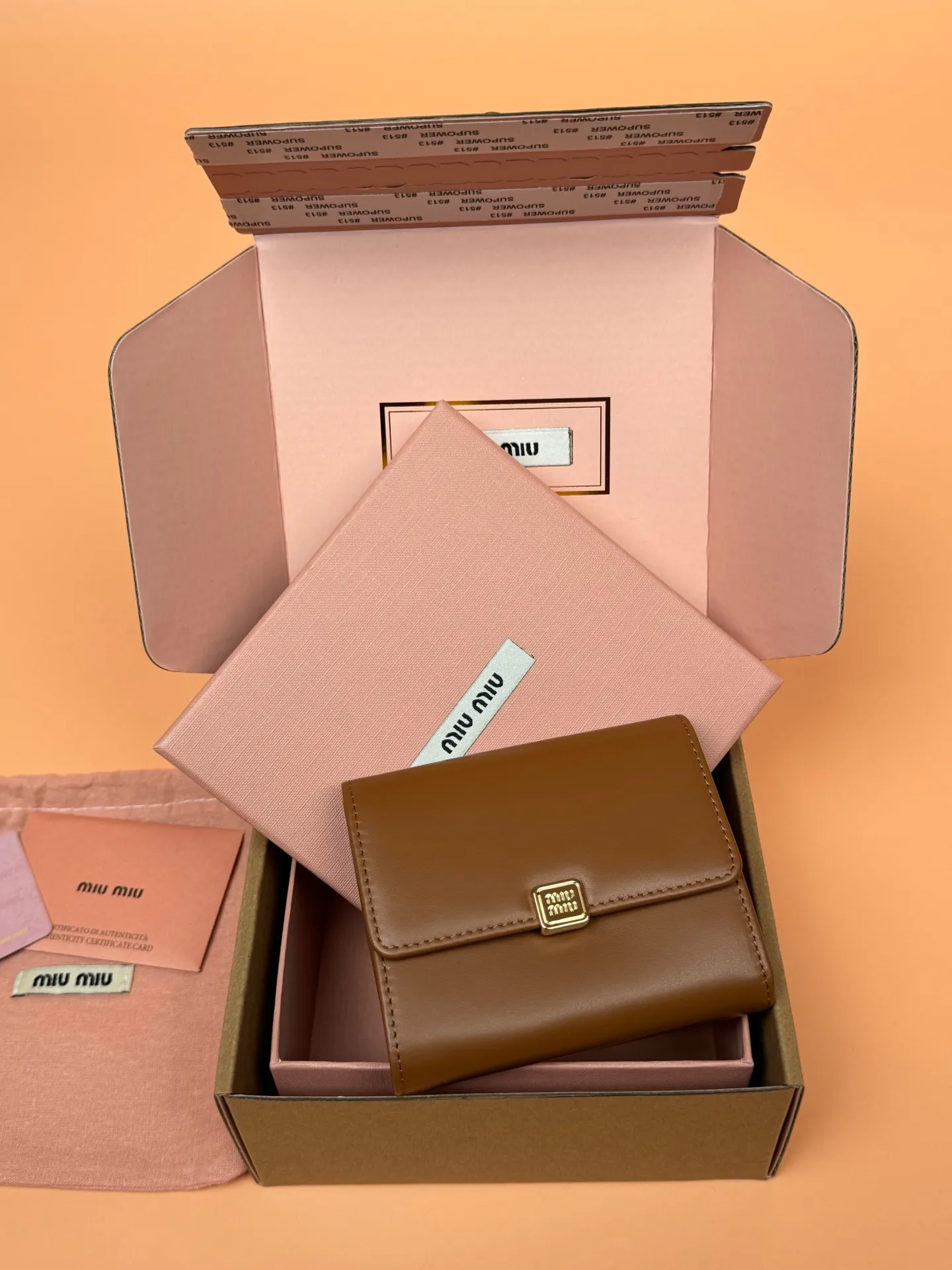 ミュウミュウ マドラスウォレット コニャックブラウンレザー