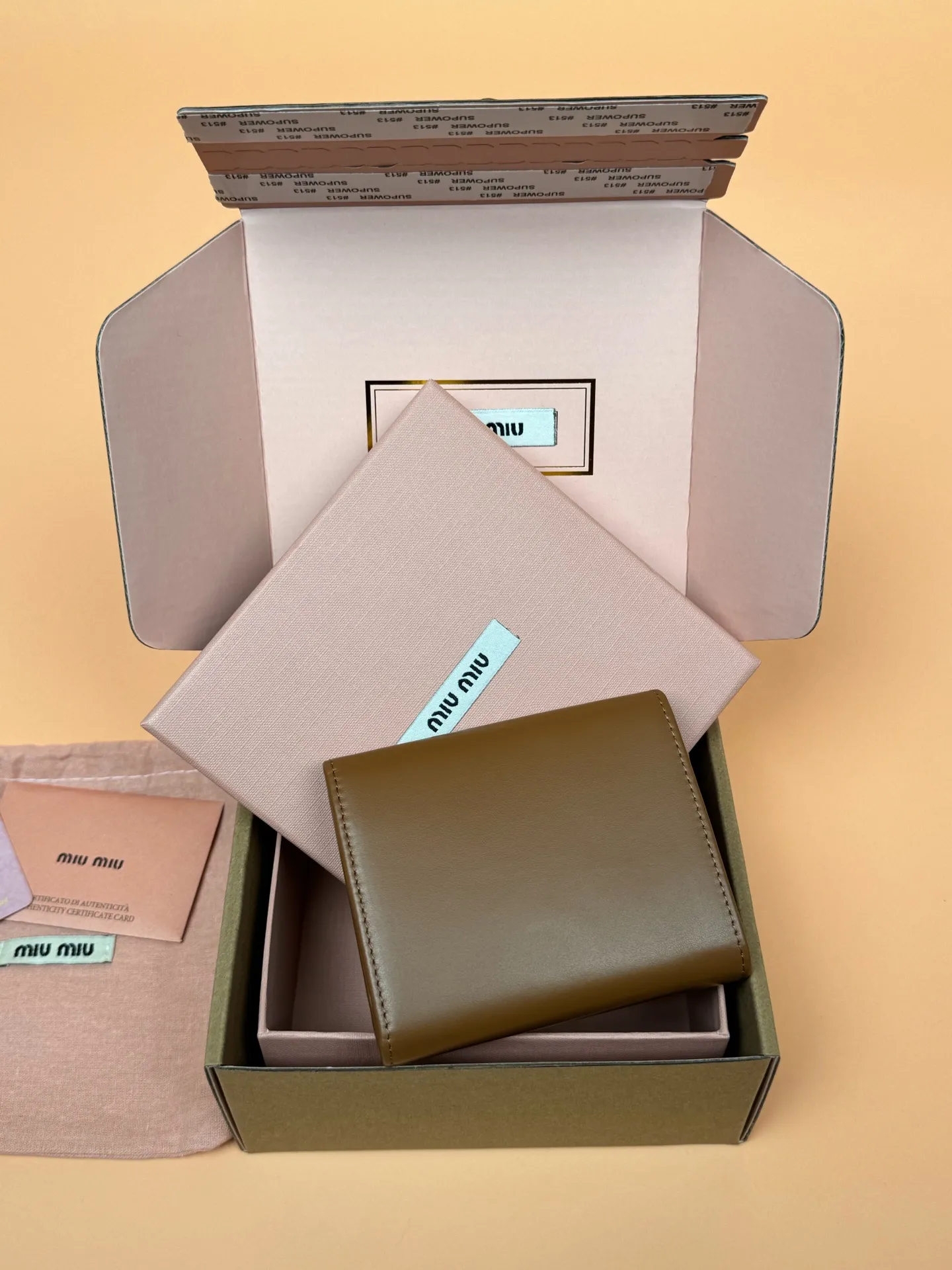 ミュウミュウ マドラスウォレット コニャックブラウンレザー - 画像 (3)