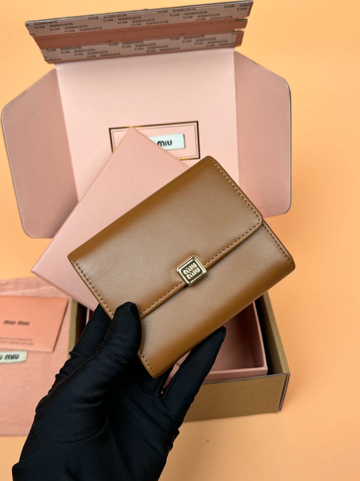 ミュウミュウ マドラスウォレット コニャックブラウンレザー - 画像 (6)