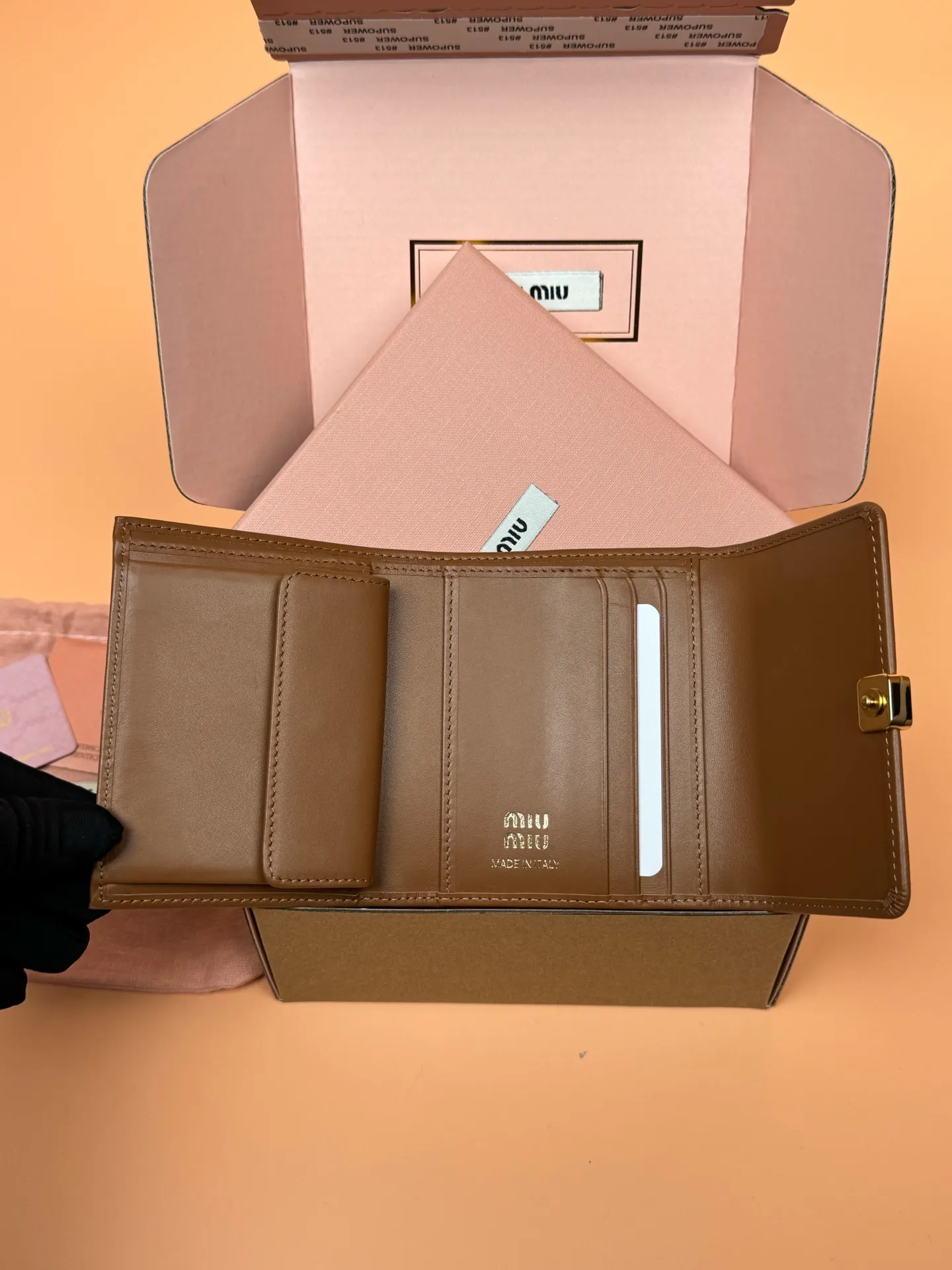 ミュウミュウ マドラスウォレット コニャックブラウンレザー - 画像 (7)