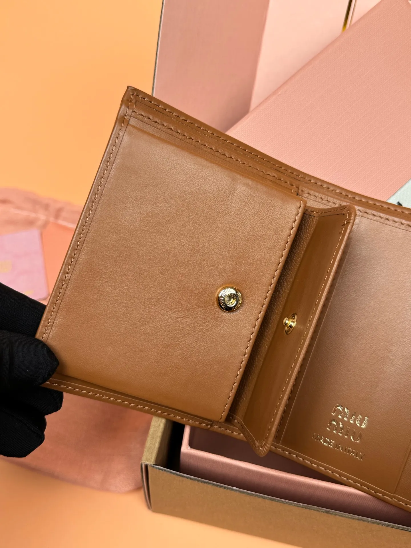 ミュウミュウ マドラスウォレット コニャックブラウンレザー - 画像 (8)