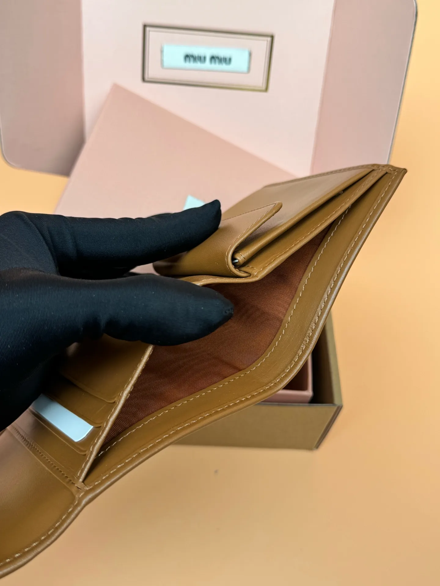 ミュウミュウ マドラスウォレット コニャックブラウンレザー - 画像 (9)