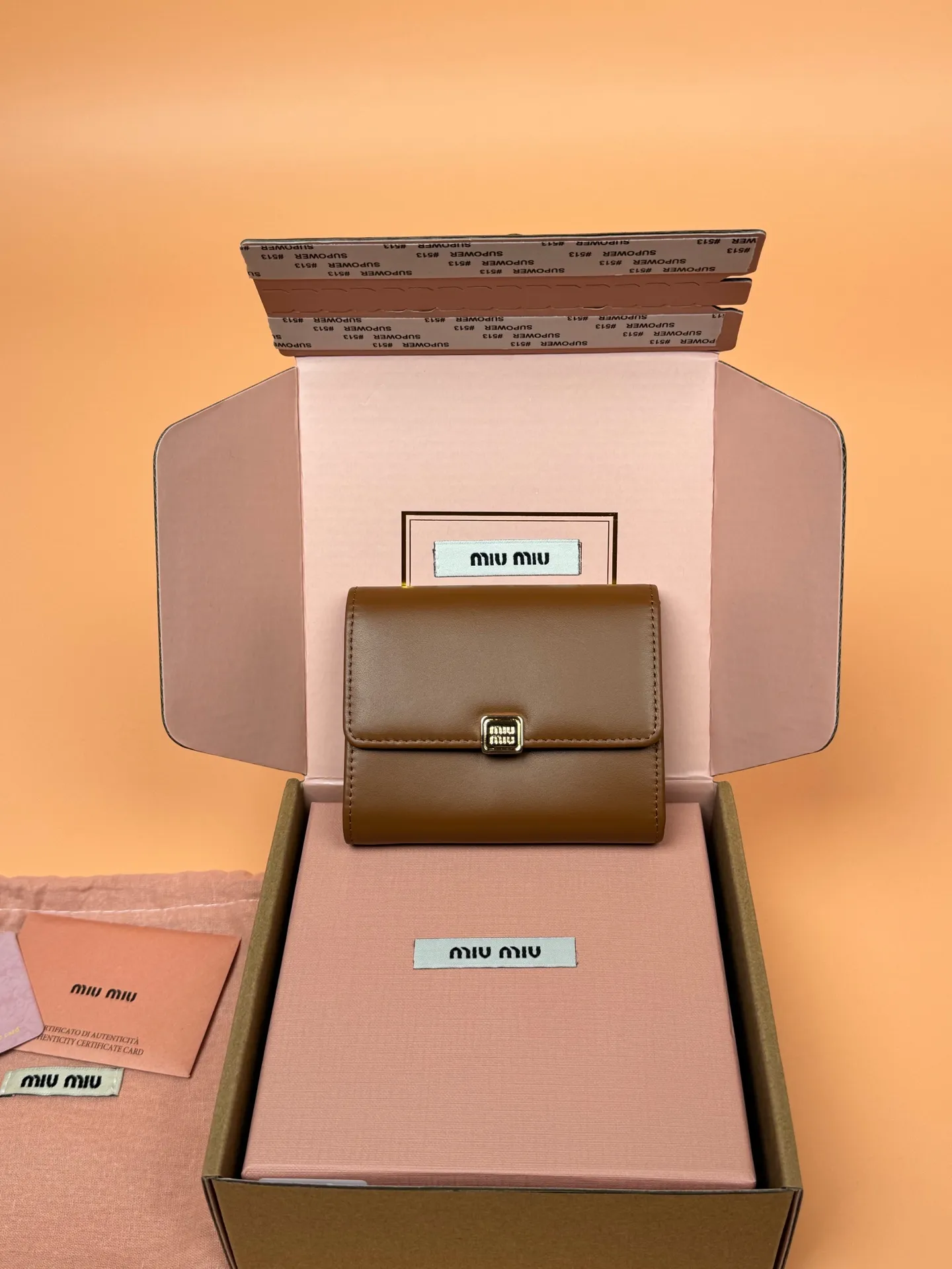 ミュウミュウ マドラスウォレット コニャックブラウンレザー - 画像 (10)