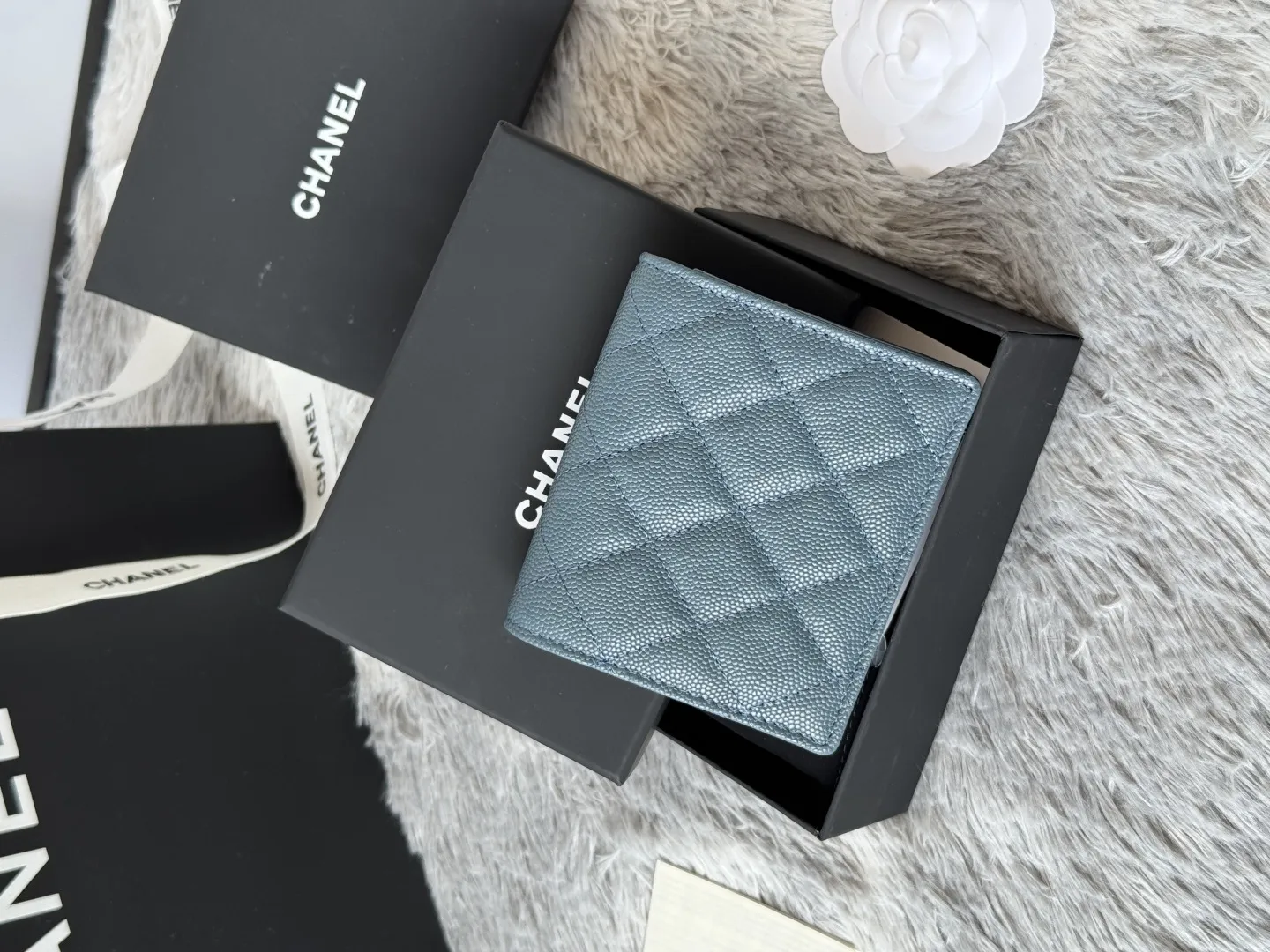 シャネル A84028 キルティング コンパクトウォレット ブルー - 画像 (4)