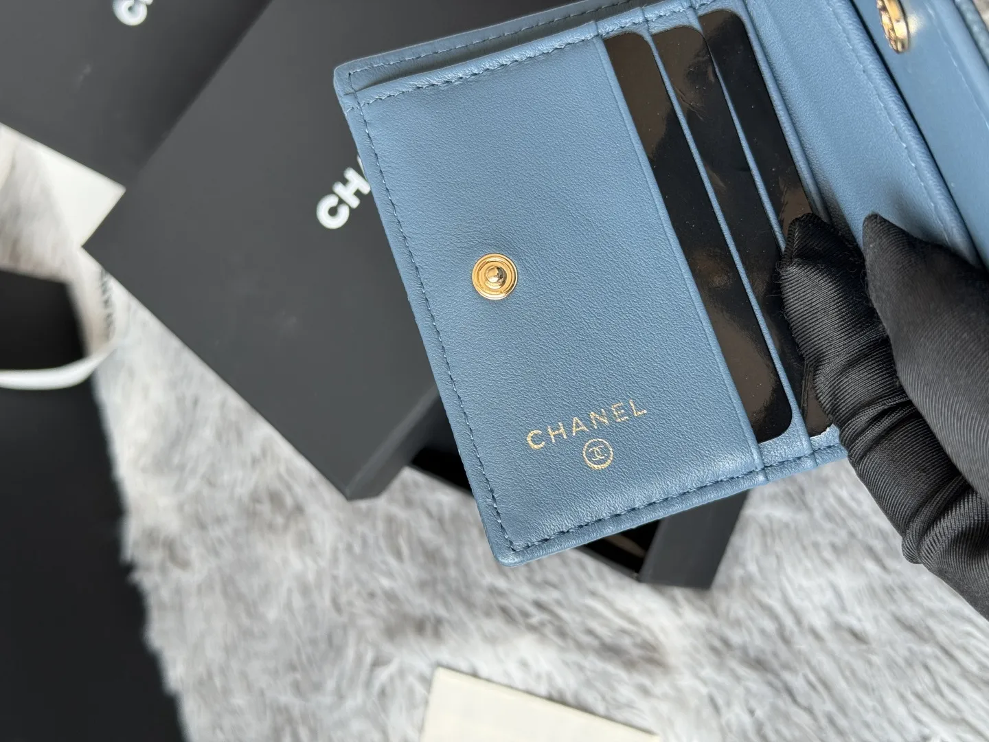 シャネル A84028 キルティング コンパクトウォレット ブルー - 画像 (9)