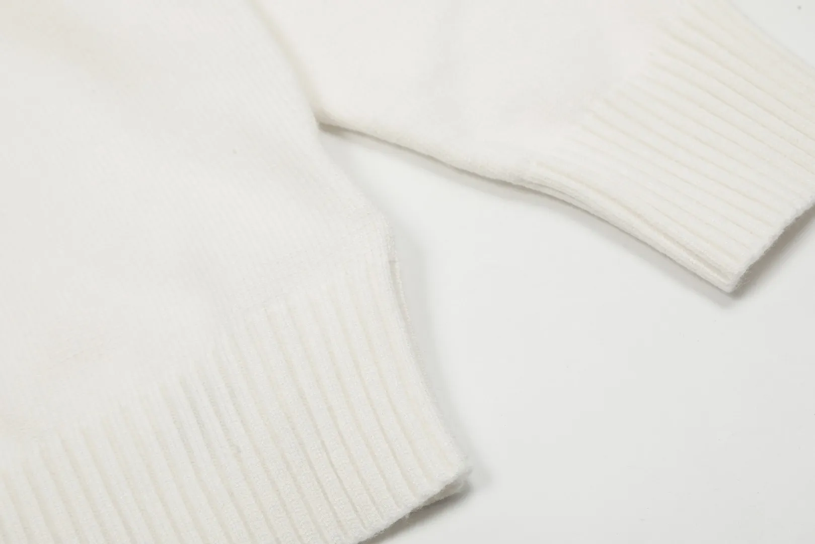 Ami Heart Classic Turtleneck Sweater White - Image 7