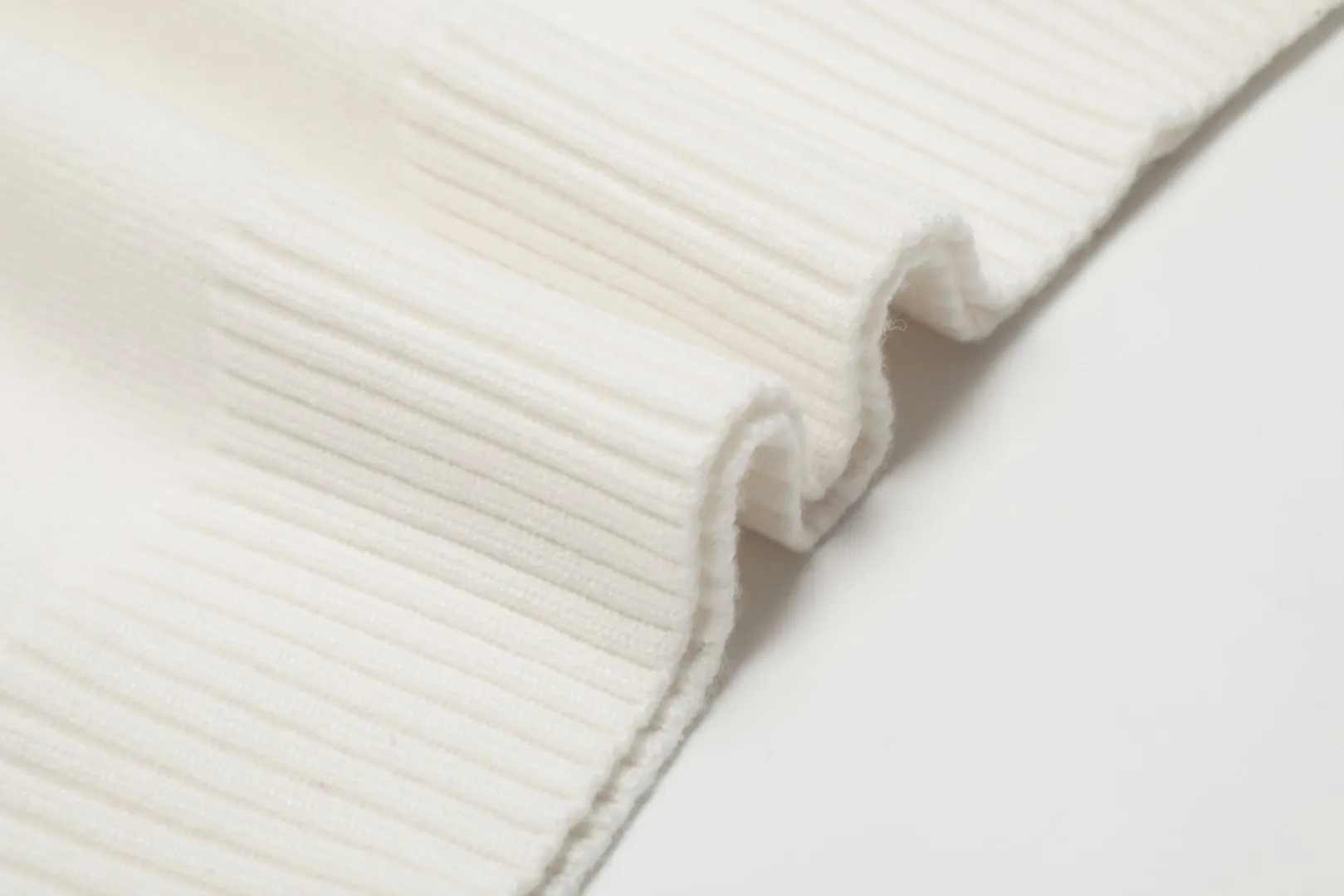 Ami Heart Classic Turtleneck Sweater White - Image 8