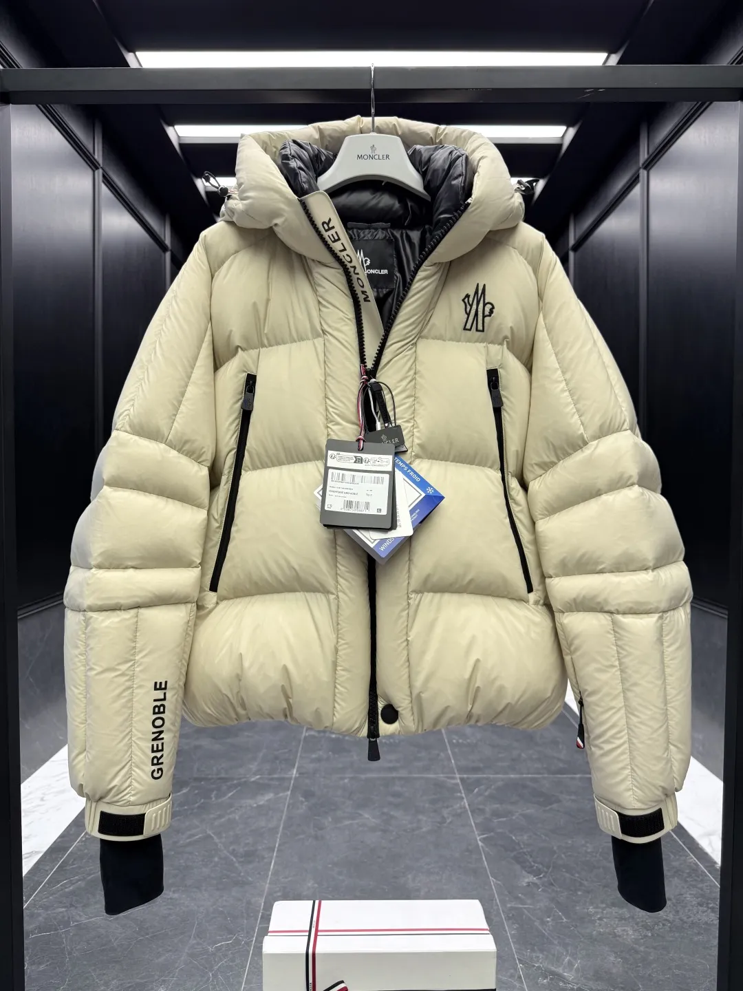 Moncler Grenoble Cherferie Down Jacket Ivory Casual - Image 6