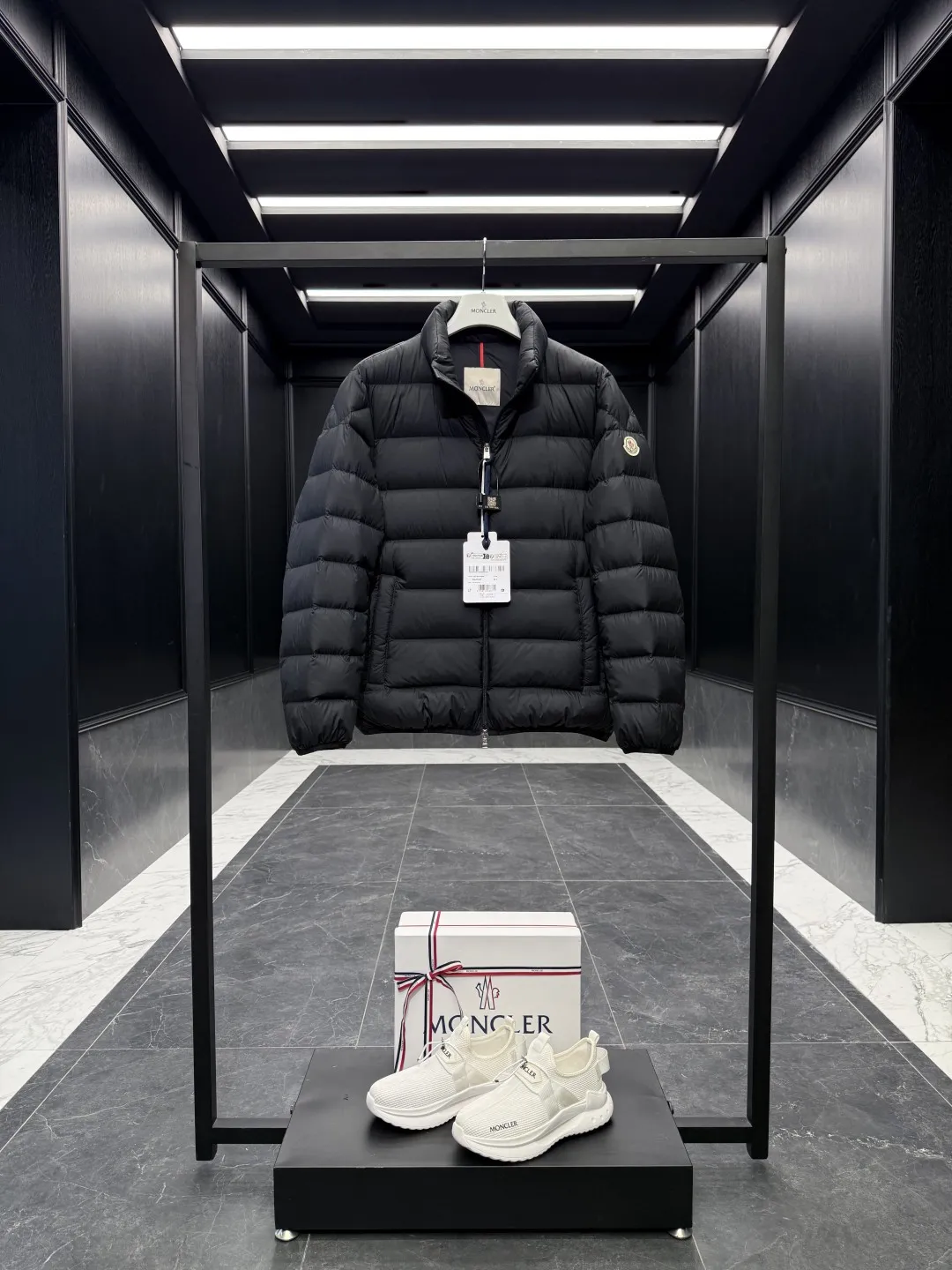 Moncler Baudinet Down Jacket Black Quilted - Image 3