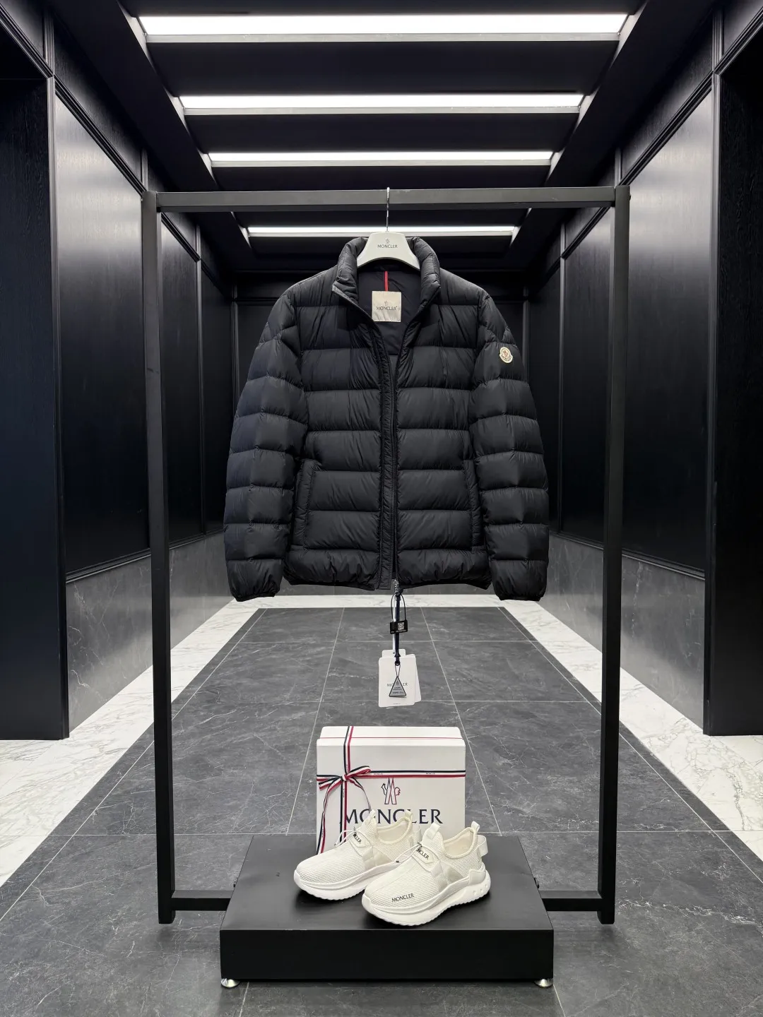 Moncler Baudinet Down Jacket Black Quilted - Image 4