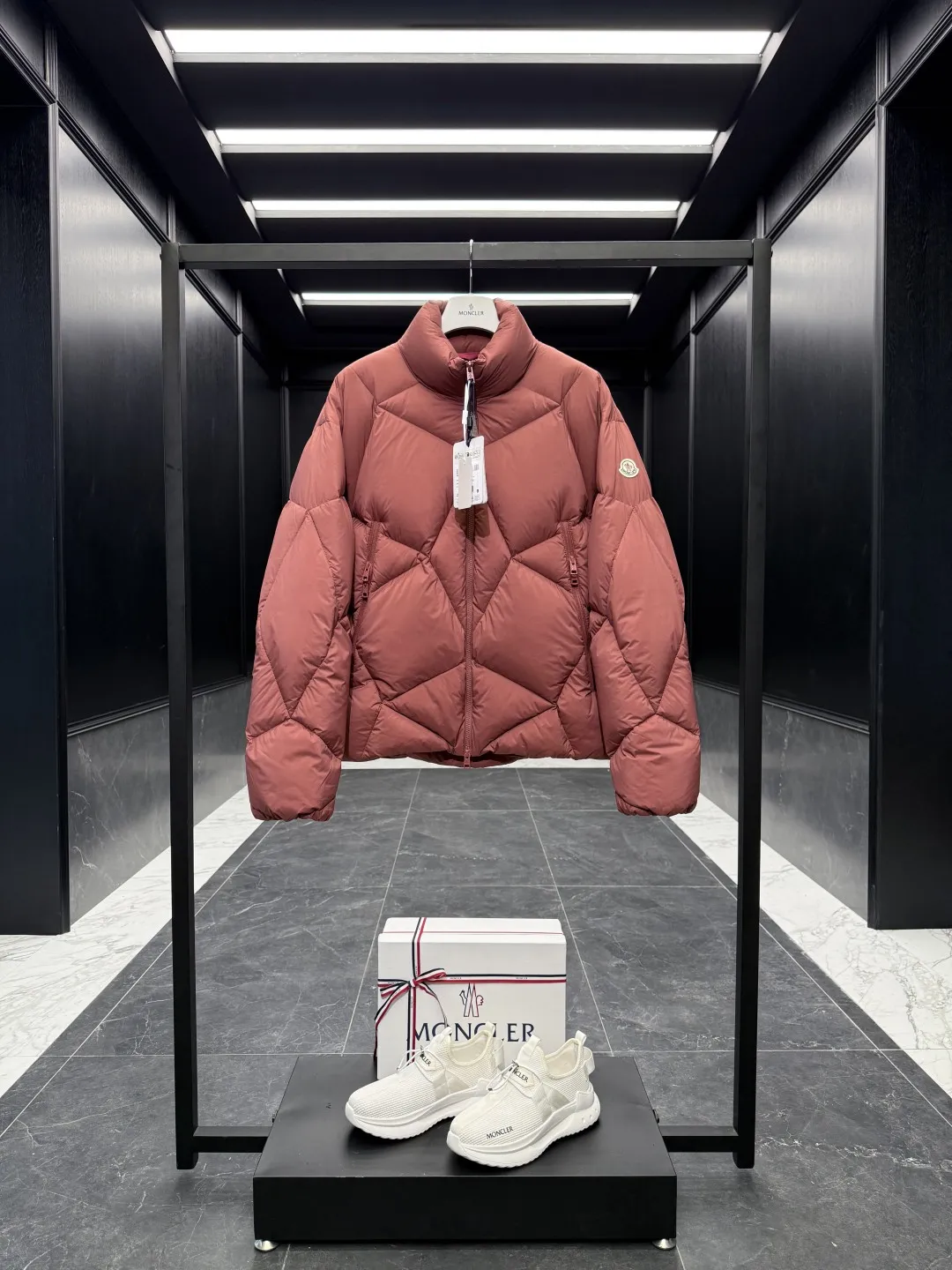 Moncler Vardar Down Jacket Red Quilted