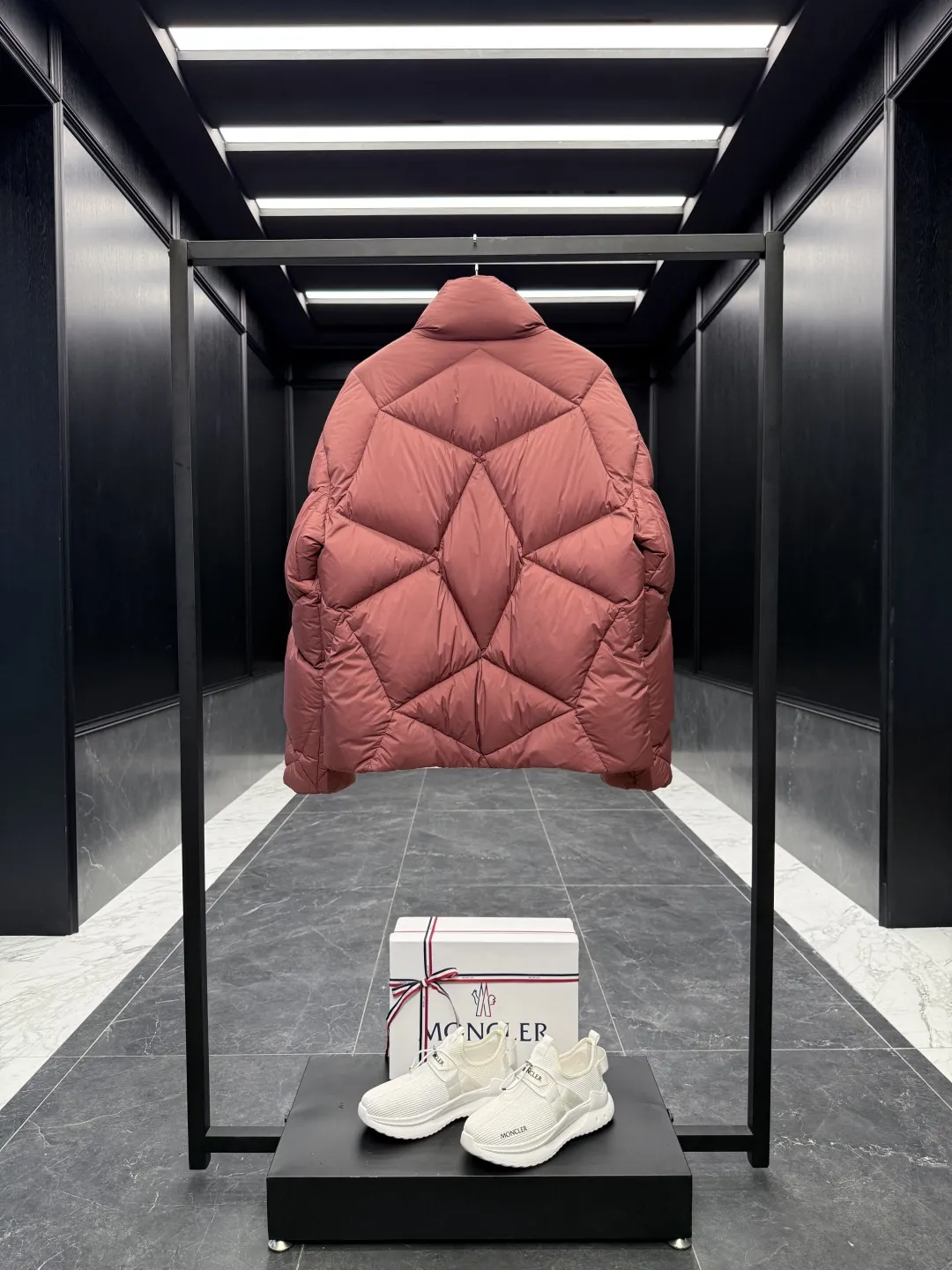 Moncler Vardar Down Jacket Red Quilted - Image 10
