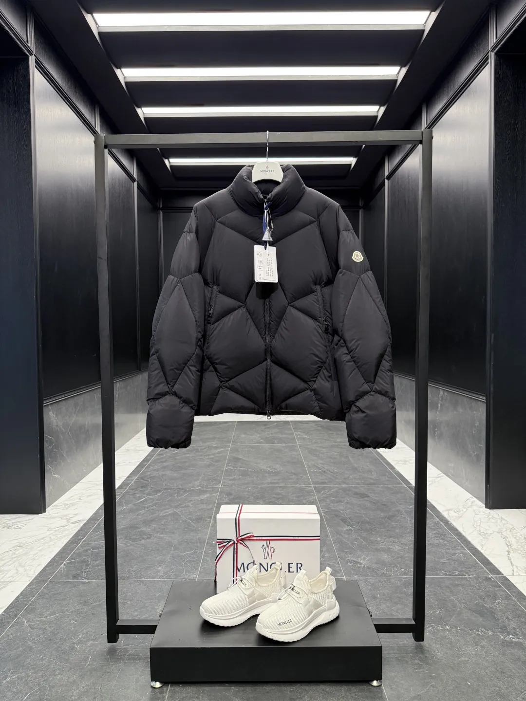 Moncler Vardar Down Jacket Black Quilted