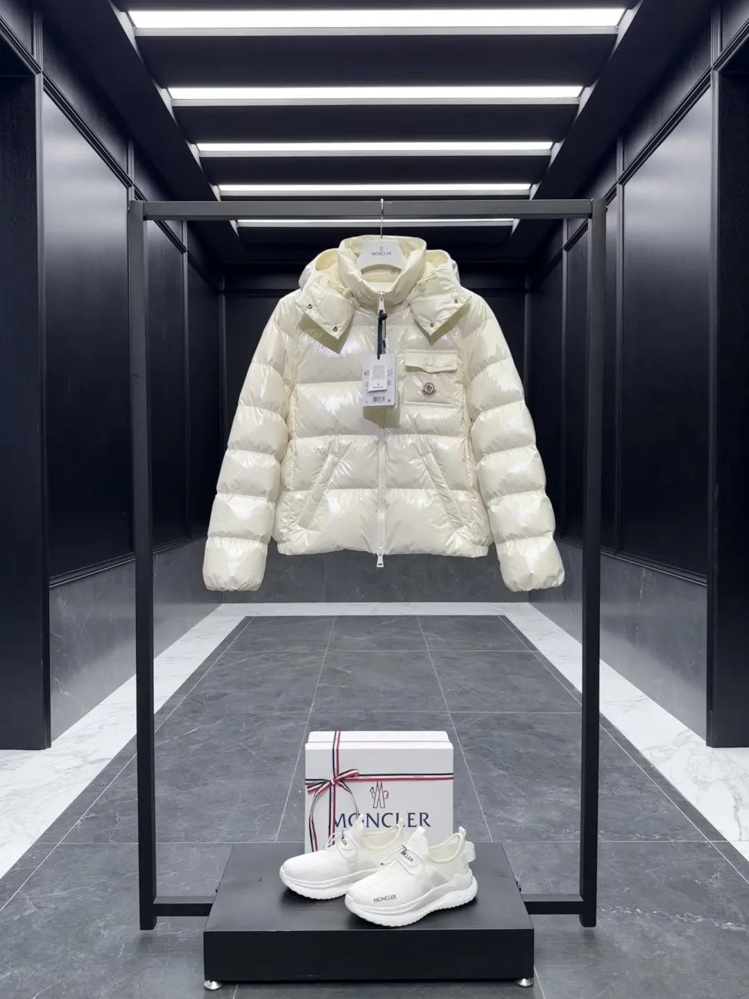 Moncler Andro Short Down Jacket Cream - Image 3