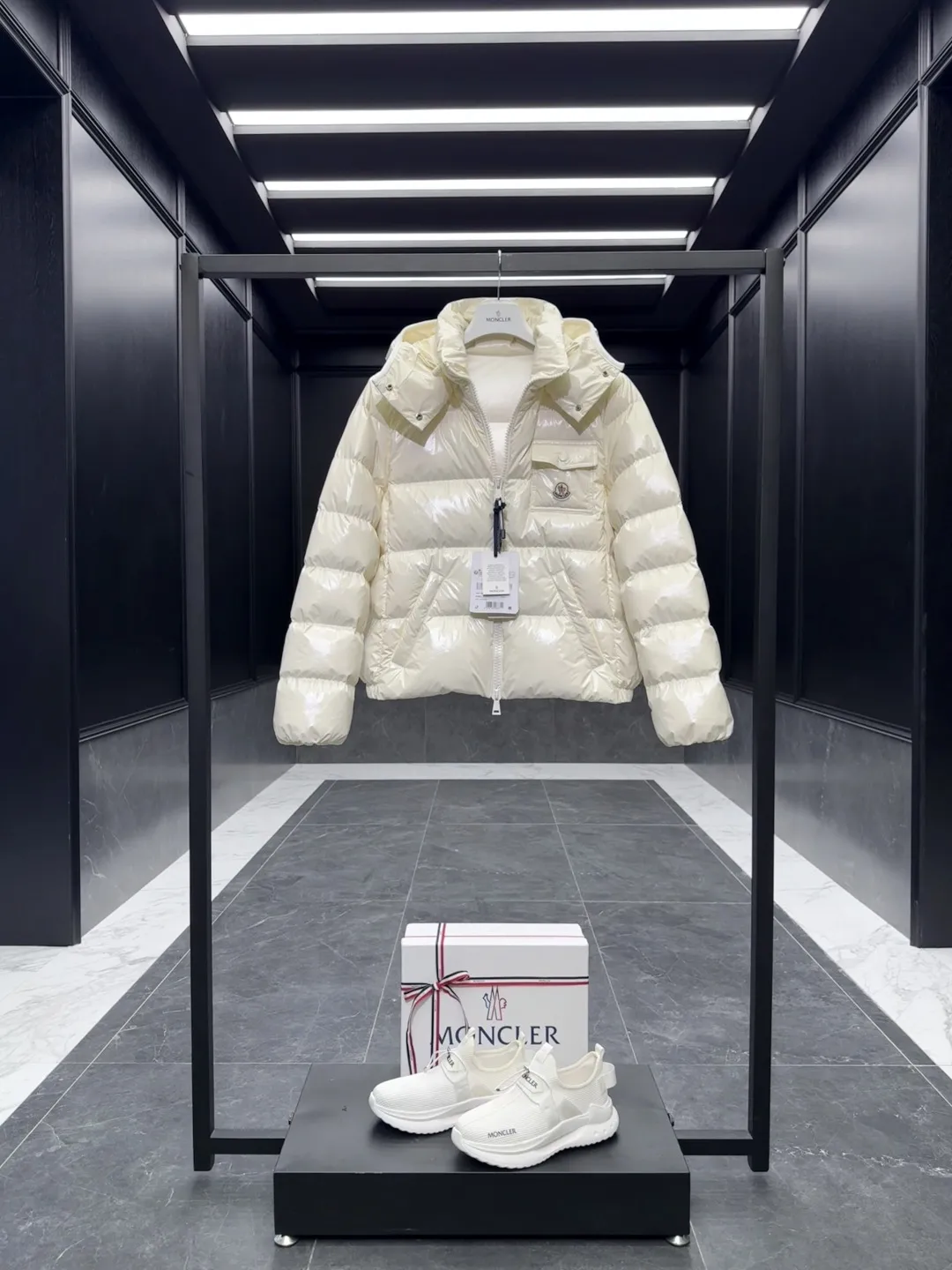 Moncler Andro Short Down Jacket Cream - Image 4