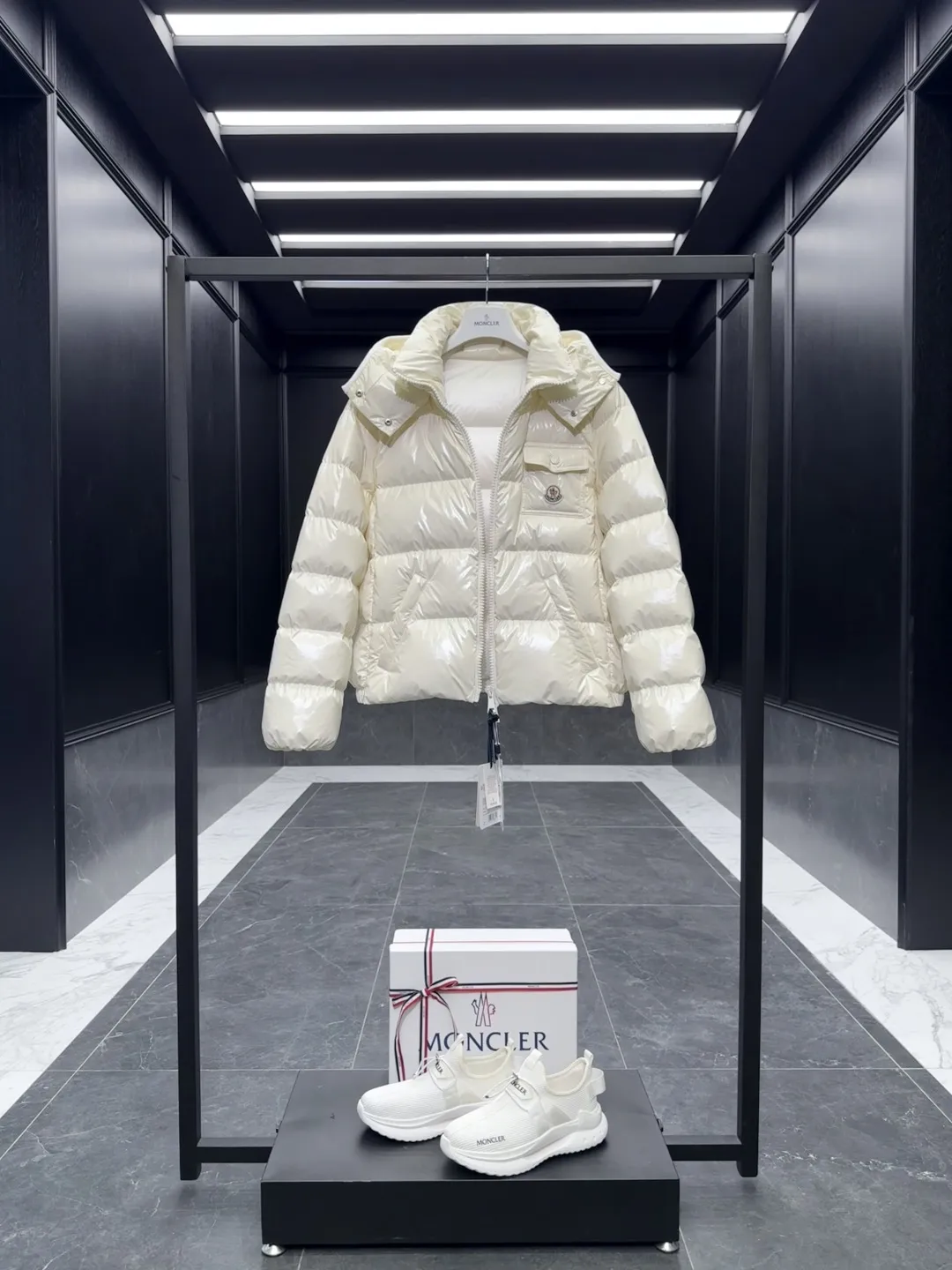Moncler Andro Short Down Jacket Cream - Image 5
