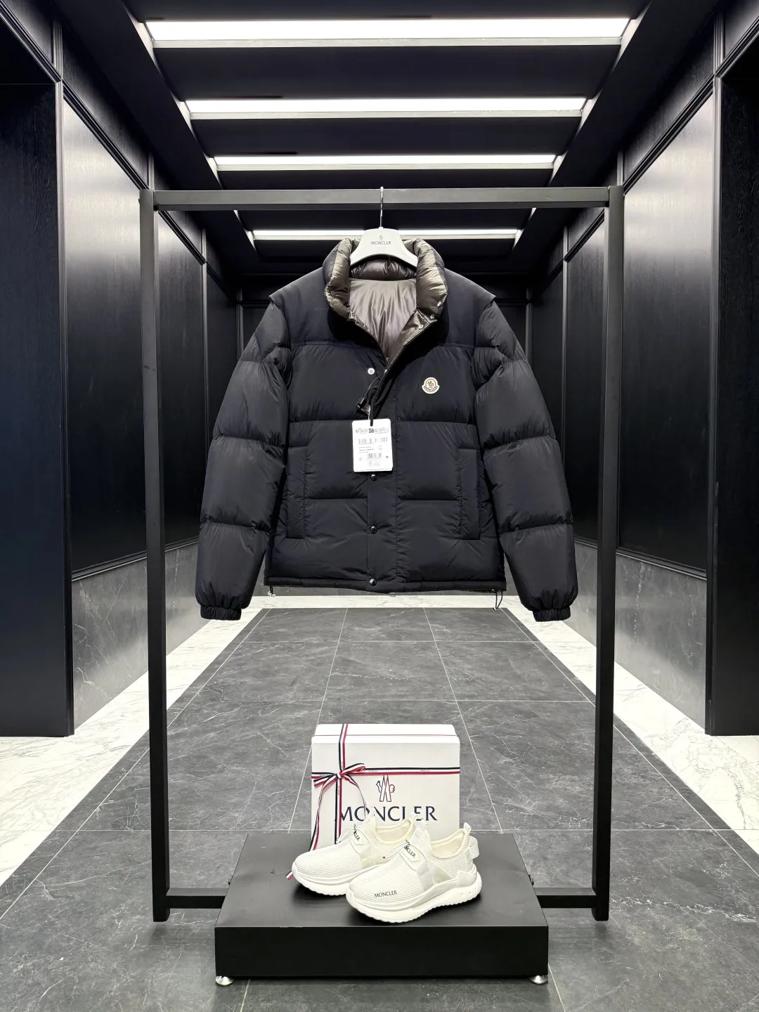 Moncler Verone Reversible Down Jacket Black - Image 3