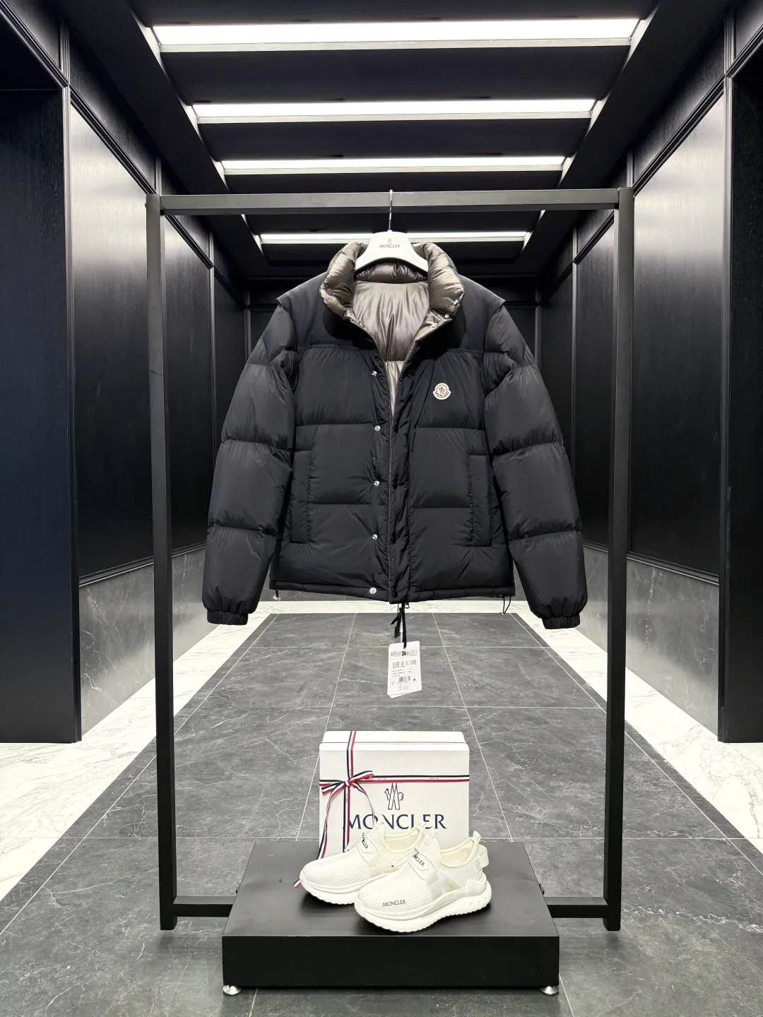 Moncler Verone Reversible Down Jacket Black - Image 4