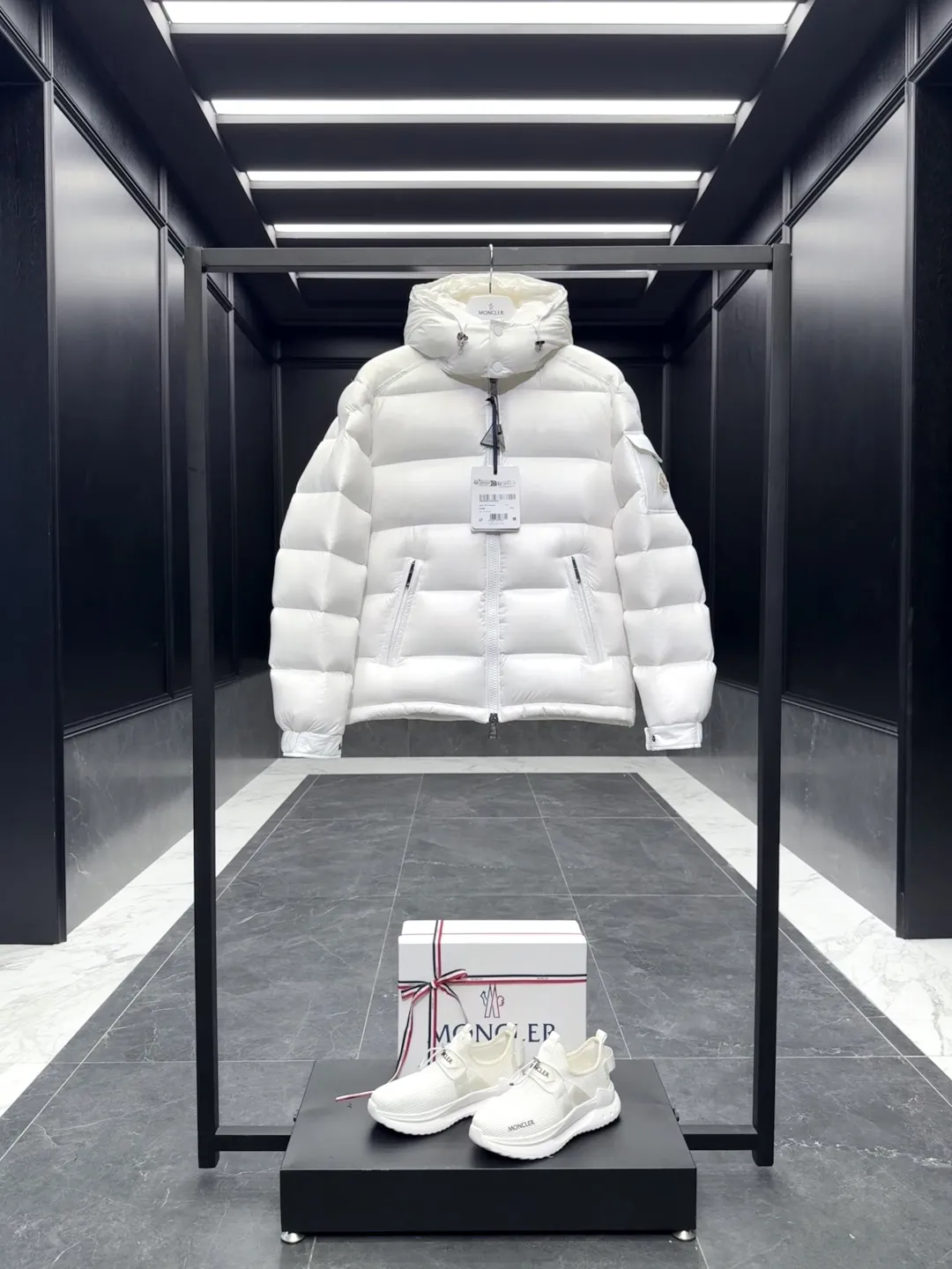 Moncler Maire Down Jacket White Short