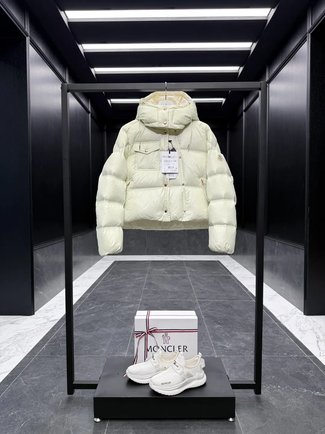 Moncler Erea Short Down Jacket Cream Quilted