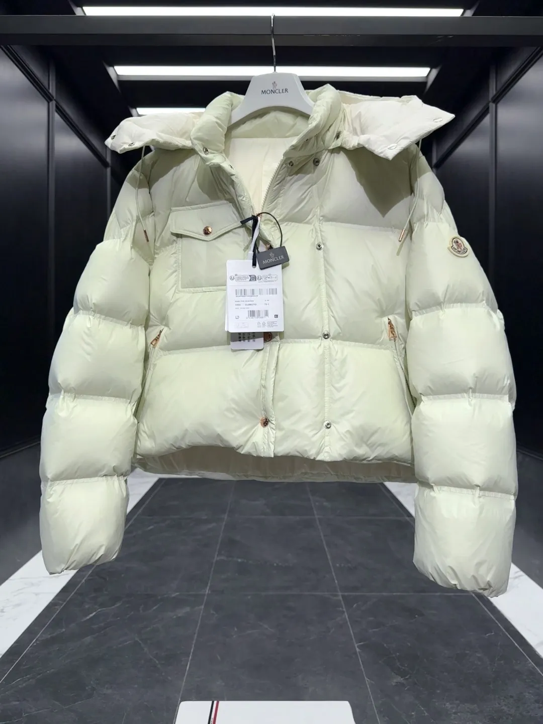 Moncler Erea Short Down Jacket Cream Quilted - Image 7