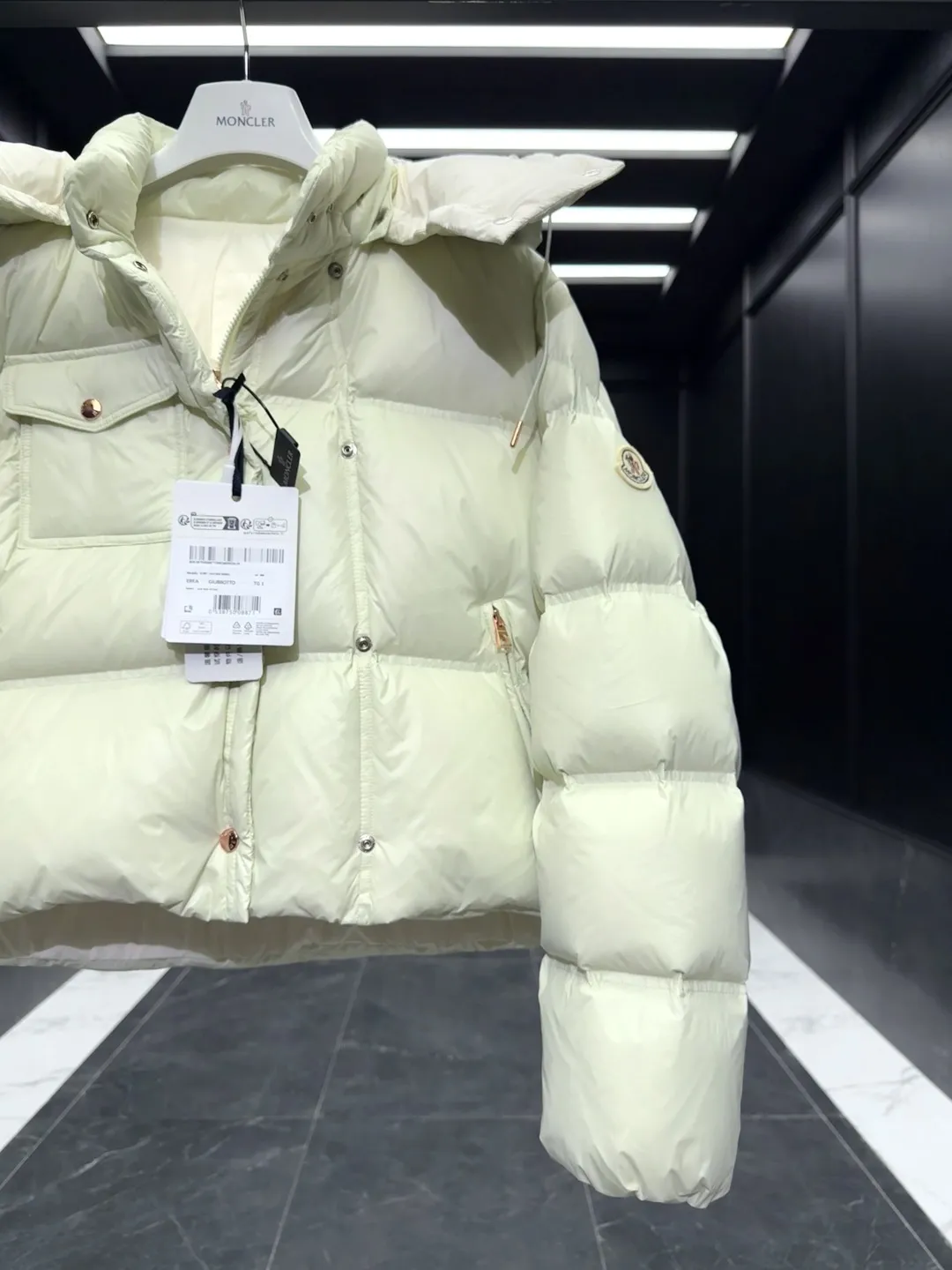 Moncler Erea Short Down Jacket Cream Quilted - Image 8