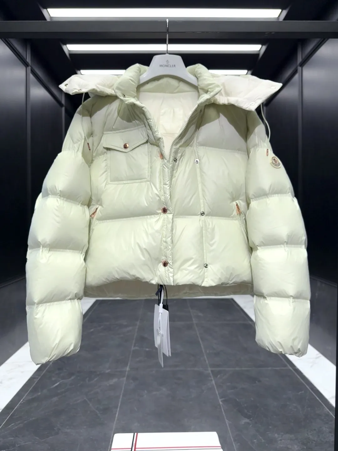Moncler Erea Short Down Jacket Cream Quilted - Image 9