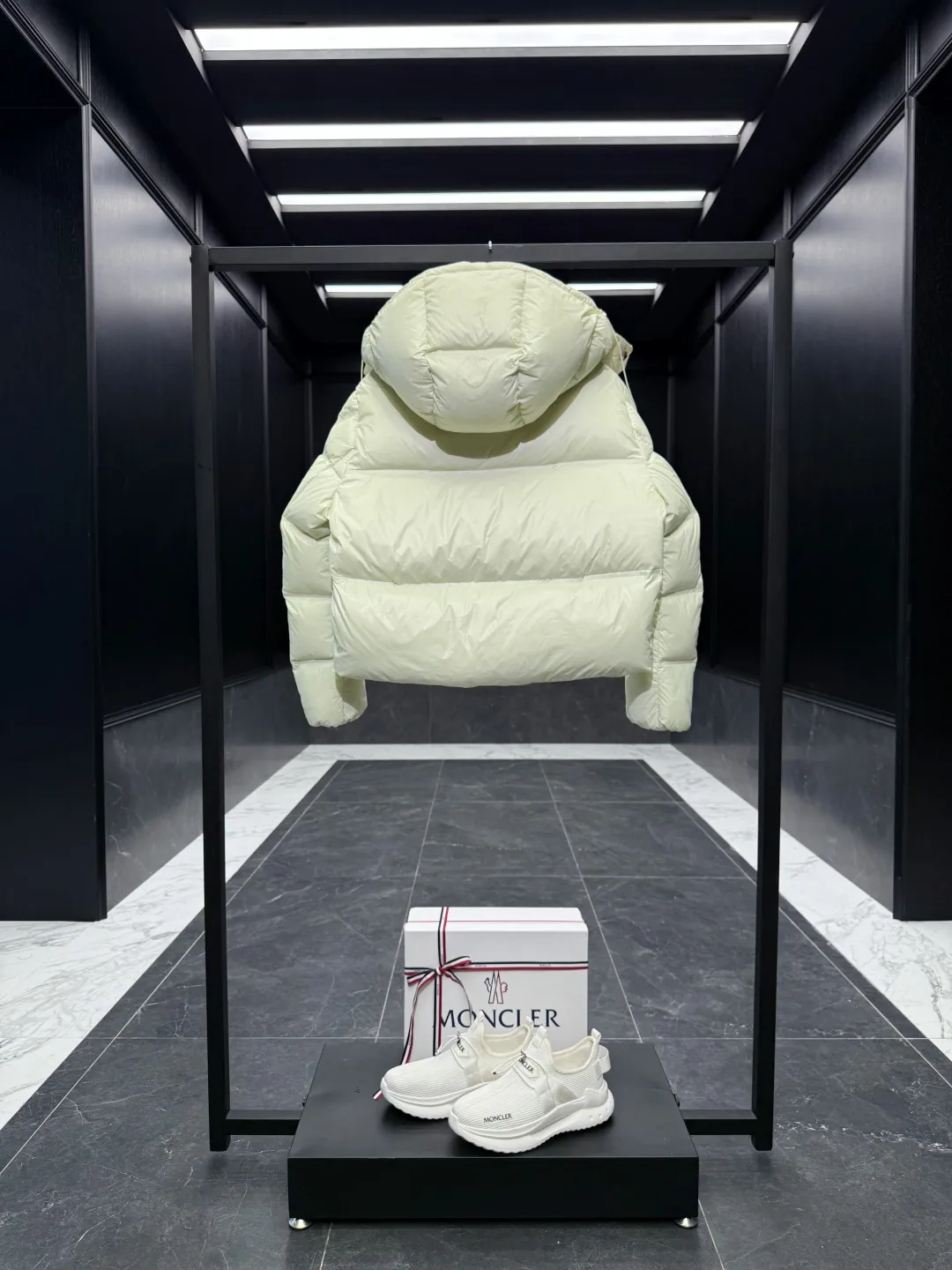 Moncler Erea Short Down Jacket Cream Quilted - Image 10