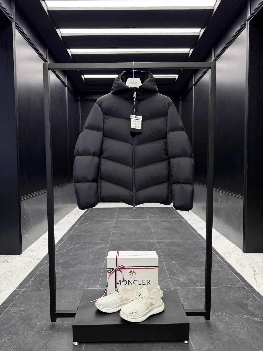 Moncler Forez Down Jacket Black Hooded