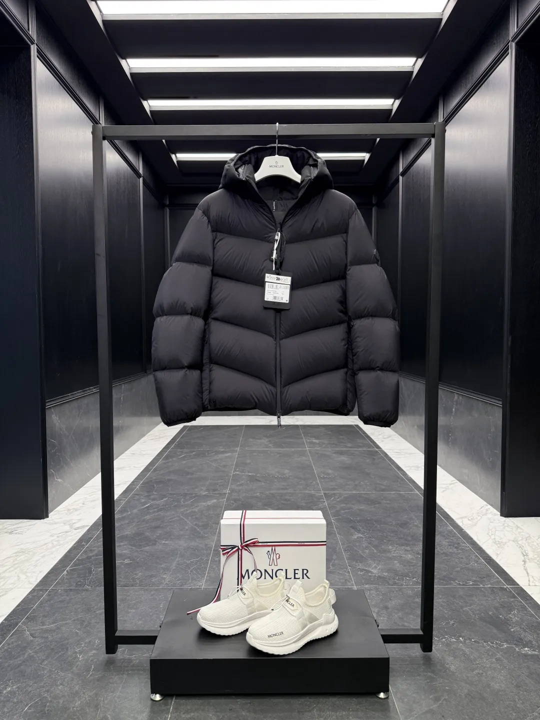 Moncler Forez Down Jacket Black Hooded - Image 3