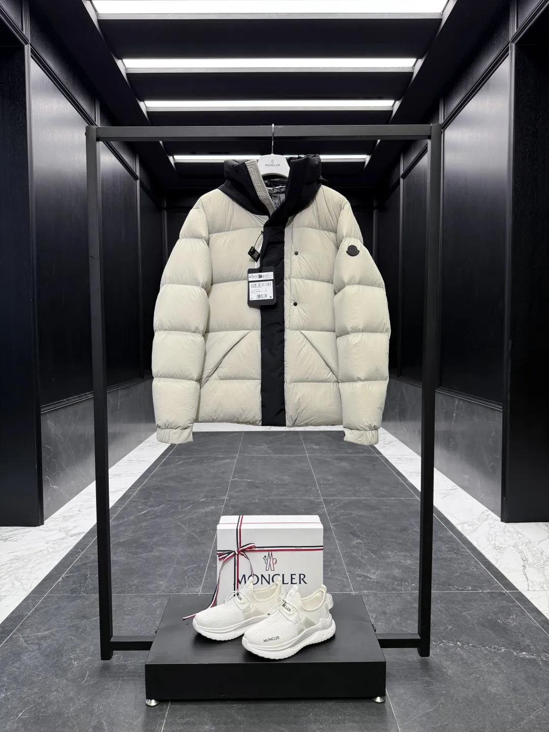 Moncler Madeira Black Short Down Jacket - Image 3