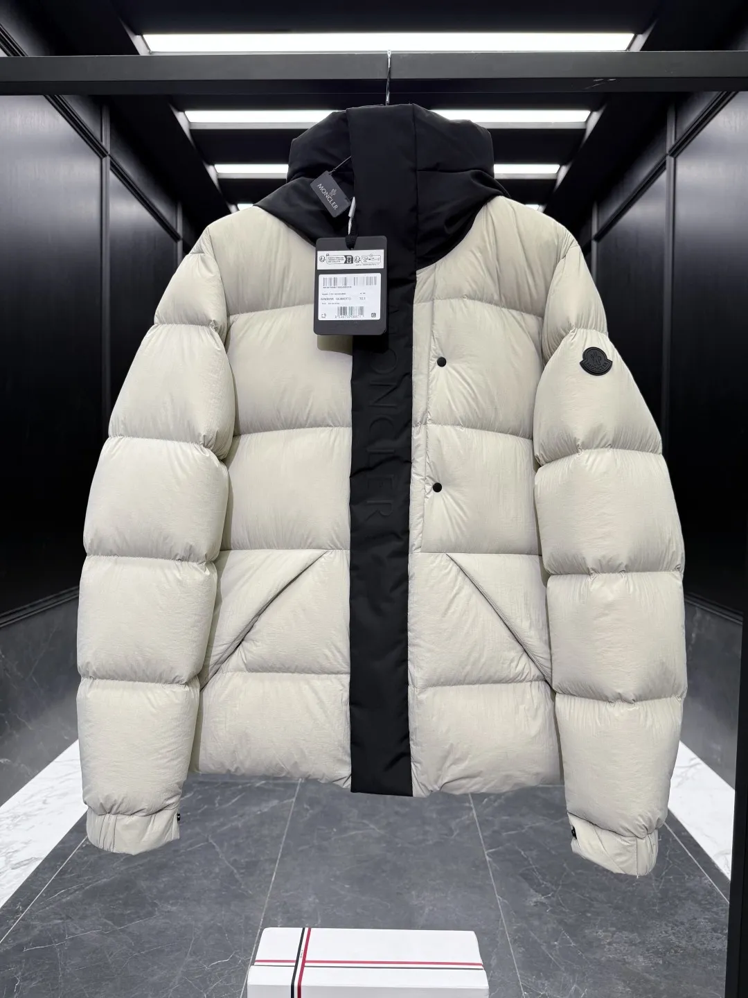 Moncler Madeira Black Short Down Jacket - Image 5