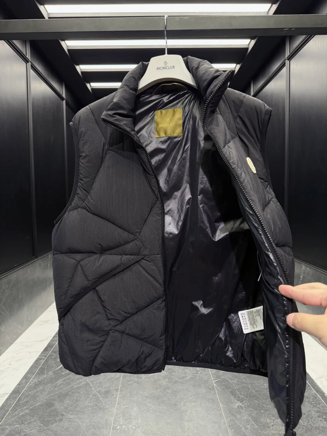 Moncler Vendavel Vest Black Quilted Style - Image 7