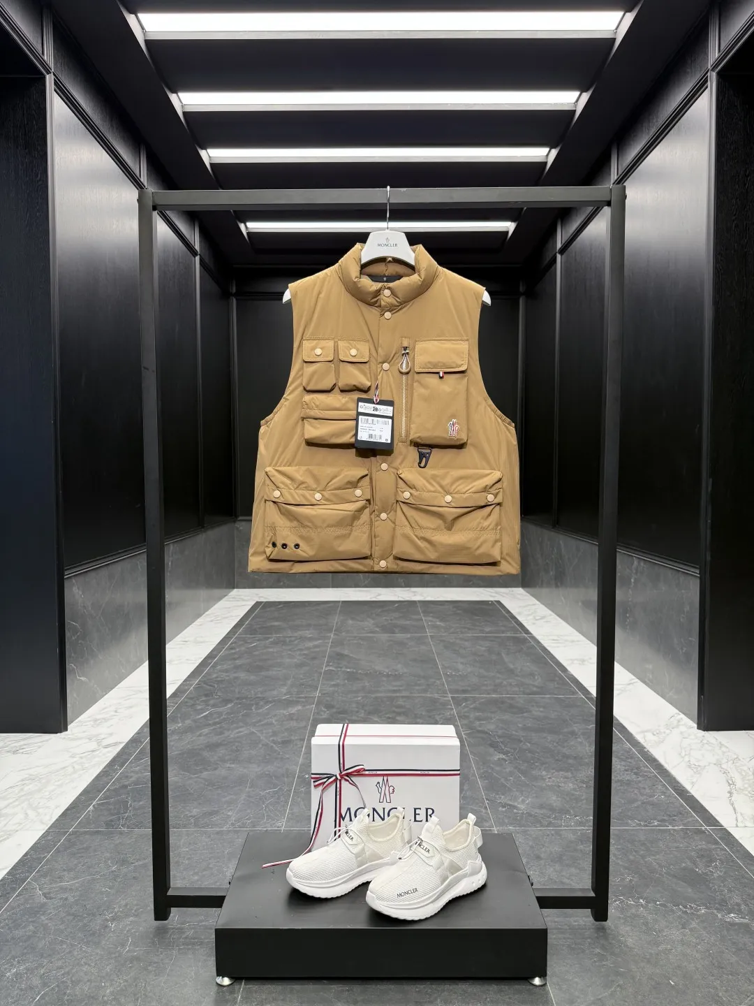 Moncler Grenoble Tongass Vest Beige Outdoor