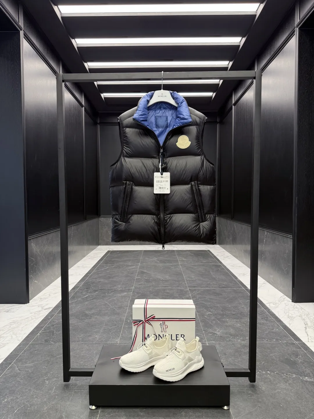 Moncler Sumido Vest Black Stand Collar - Image 3