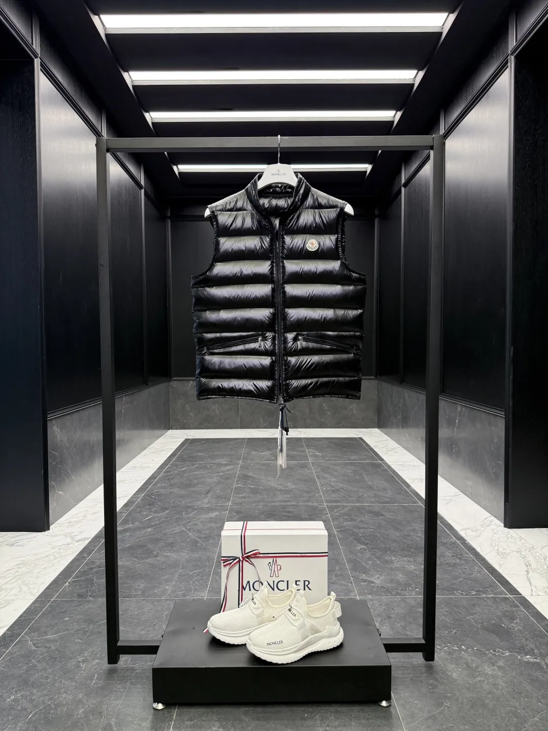 Moncler Gui Vest Black Lightweight Design - Image 4