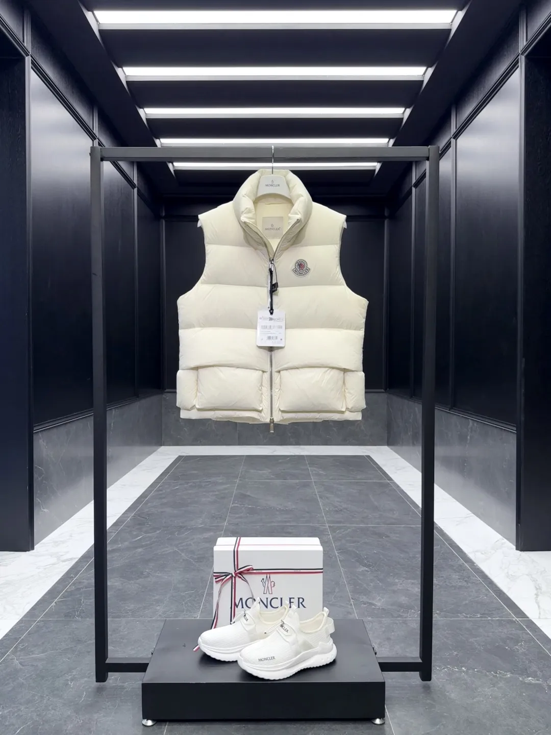 Moncler Christopher Raxxy Vest Cream Quilted - Image 3