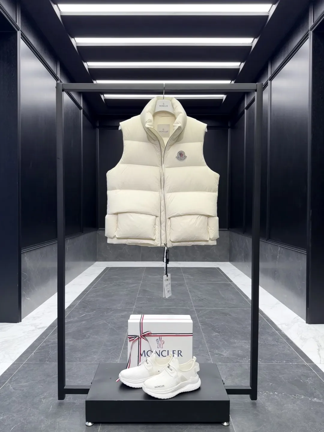 Moncler Christopher Raxxy Vest Cream Quilted - Image 4