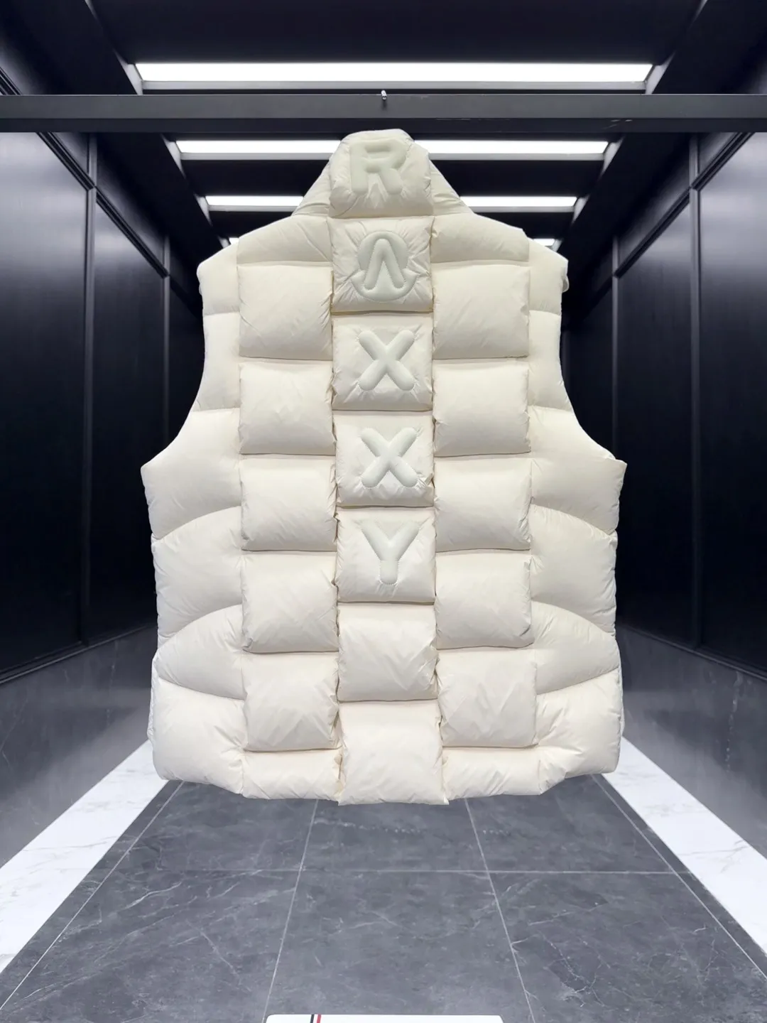 Moncler Christopher Raxxy Vest Cream Quilted - Image 8