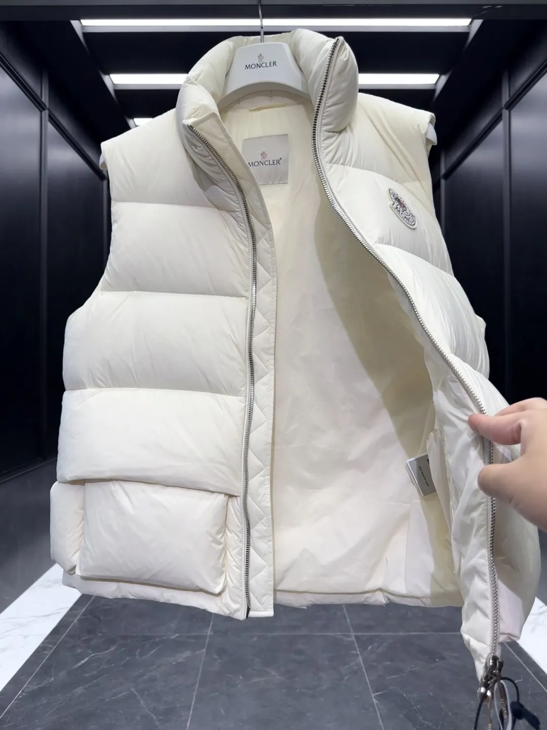 Moncler Christopher Raxxy Vest Cream Quilted - Image 9