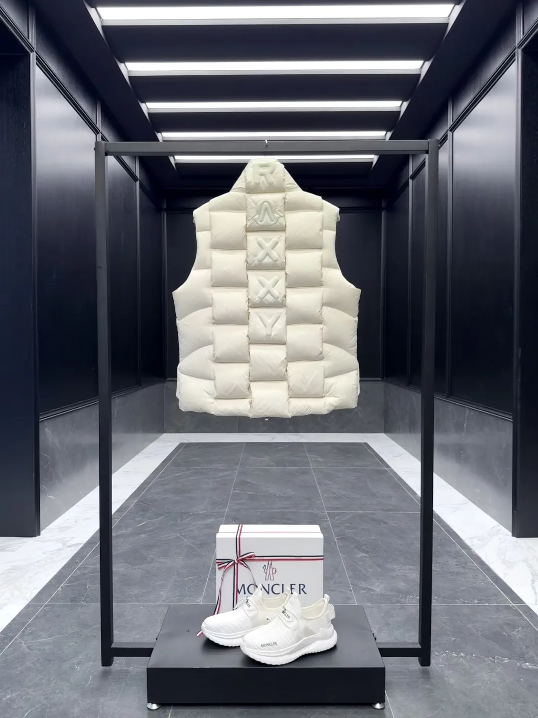 Moncler Christopher Raxxy Vest Cream Quilted - Image 10