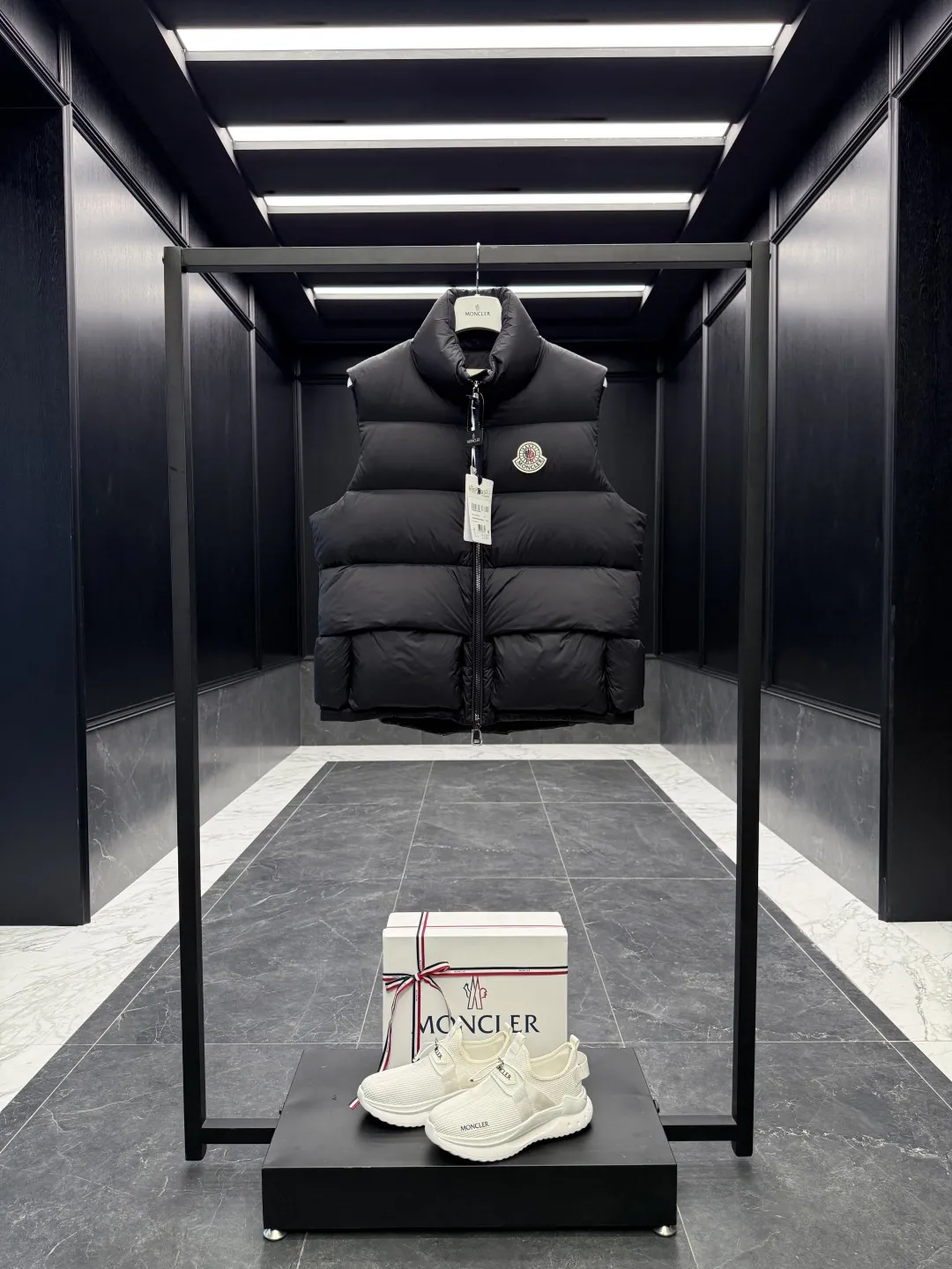 Moncler Christopher Raxxy Vest Black Quilted