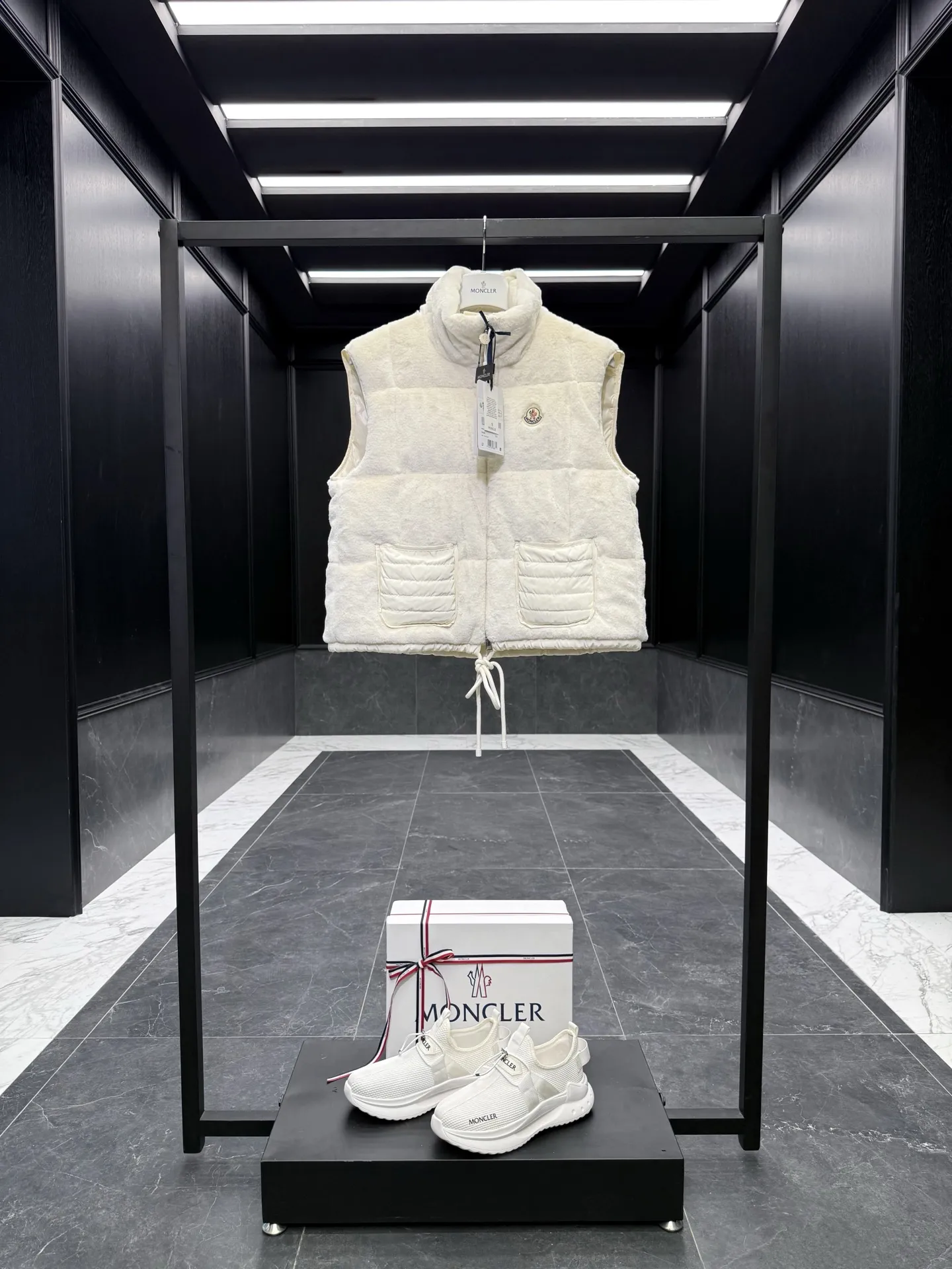 Moncler Arques Womens Vest White Teddy Fleece